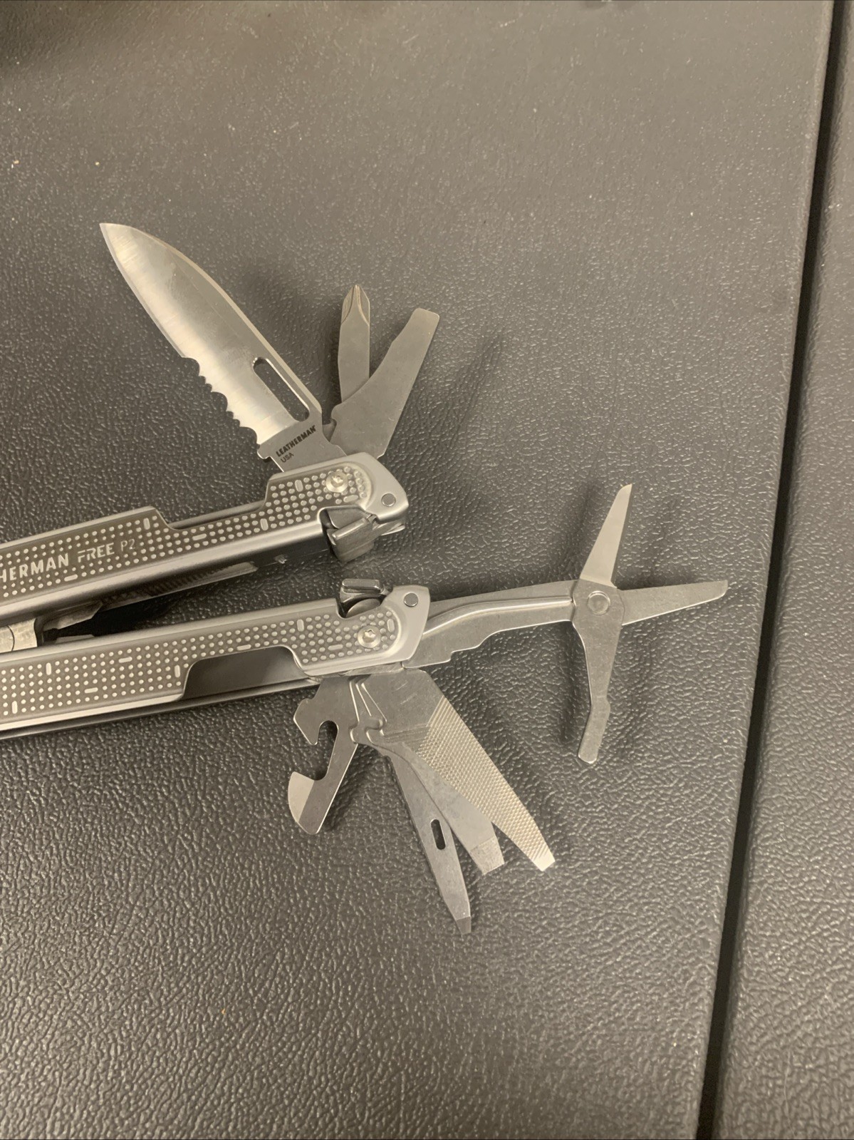 Leatherman Free P2 Multi Tool W/ Gray Sheath Excellent Condition Clean Pristine