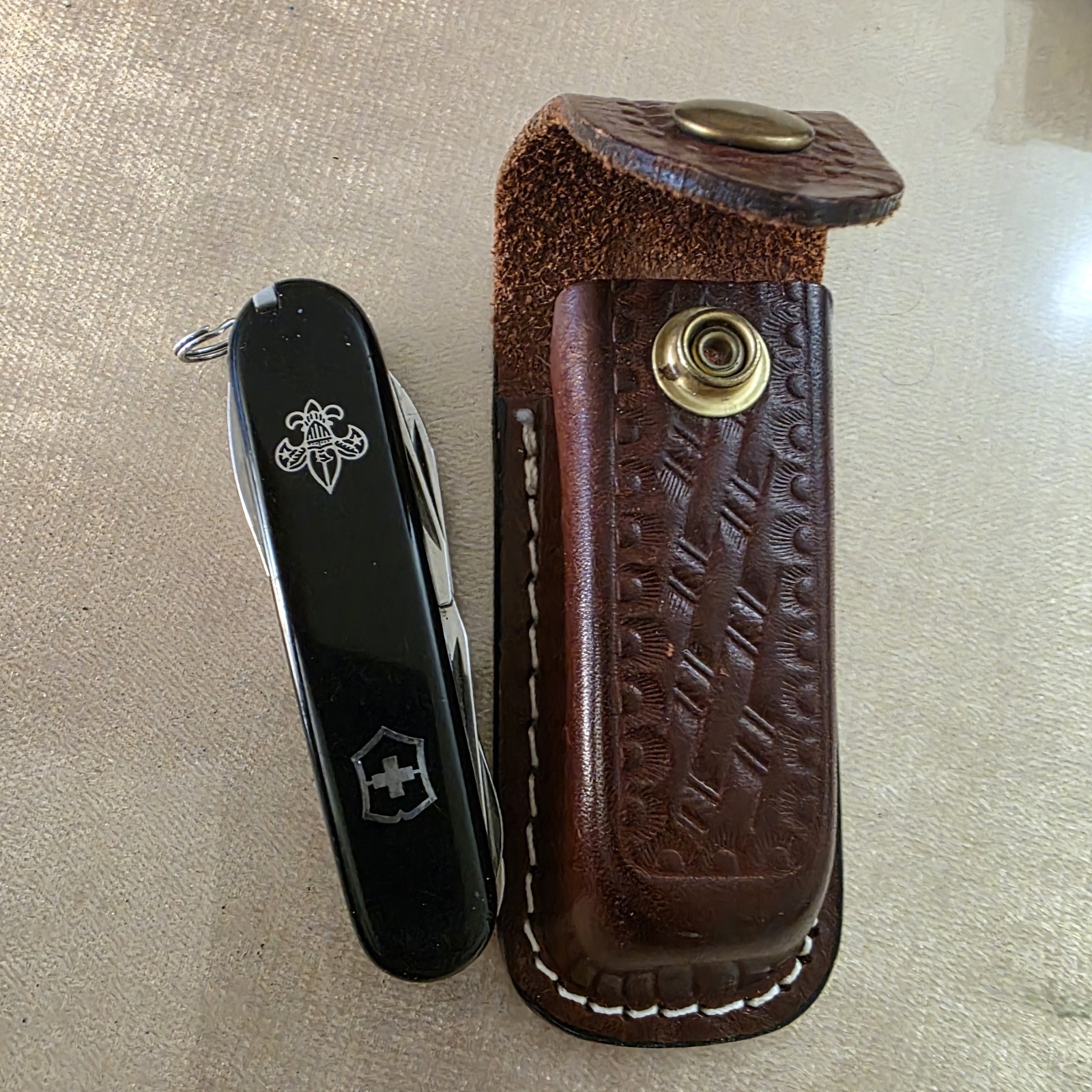 Victorinox Classic Black 7-Tool Multi-Tool Knife Scissors Keyring 2.5in
