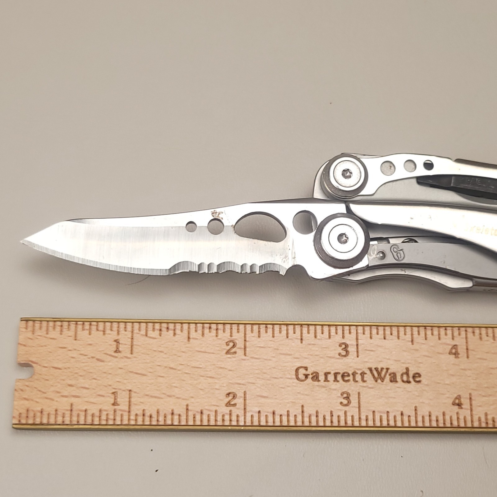 Leatherman Skeletool Multi Tool Knife SS Frame-Lock