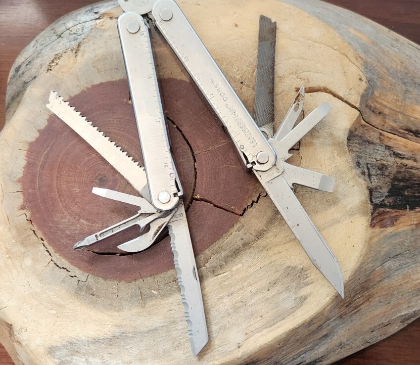 Leatherman Core Stainless Steel Multitool Pliers Knife w/ Sheath – Great G61