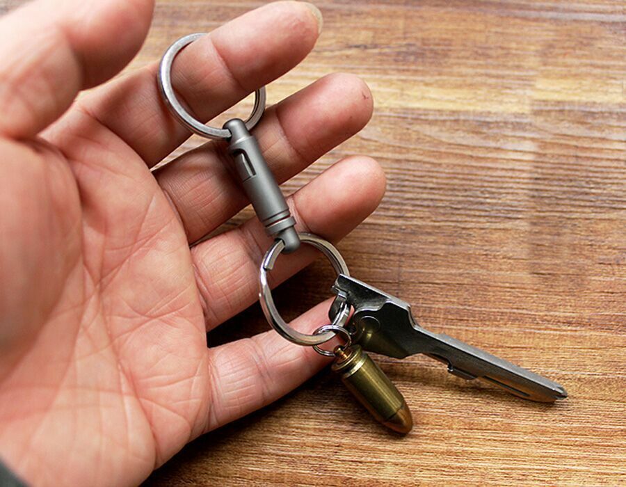 Hot Titanium Alloy Portable Quick Hanging Buckle Elastic Keychain KeyRingPendant