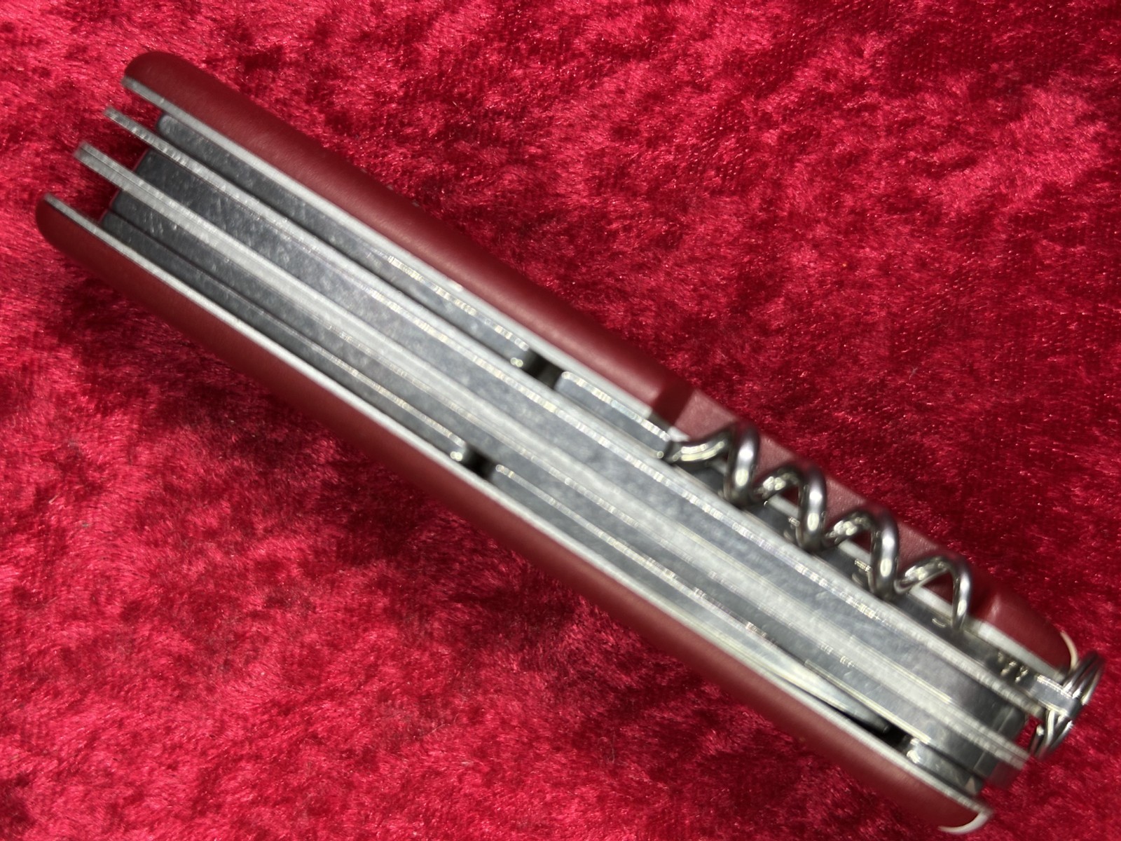 Victorinox Atlas Red Large Swiss Army Knife 111mm 11 Tool 4 Layer (671)