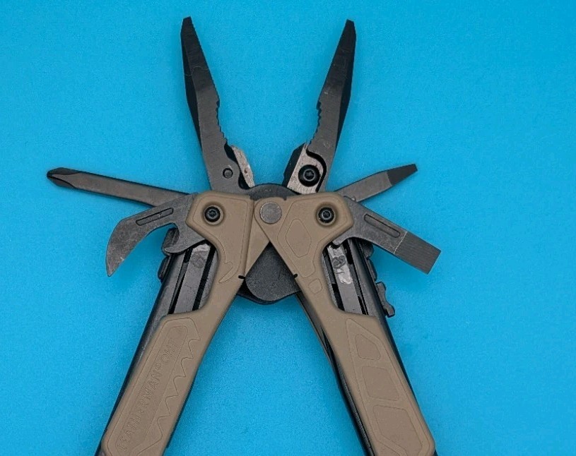 Leatherman OHT Multi-Tool Knife Discontinued! COYOTE TAN! WITH SHEATH!