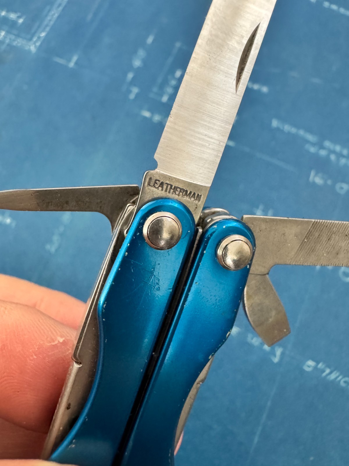 LEATHERMAN SQUIRT P4 TOOL POCKET BLUE MULTI KEY CHAIN