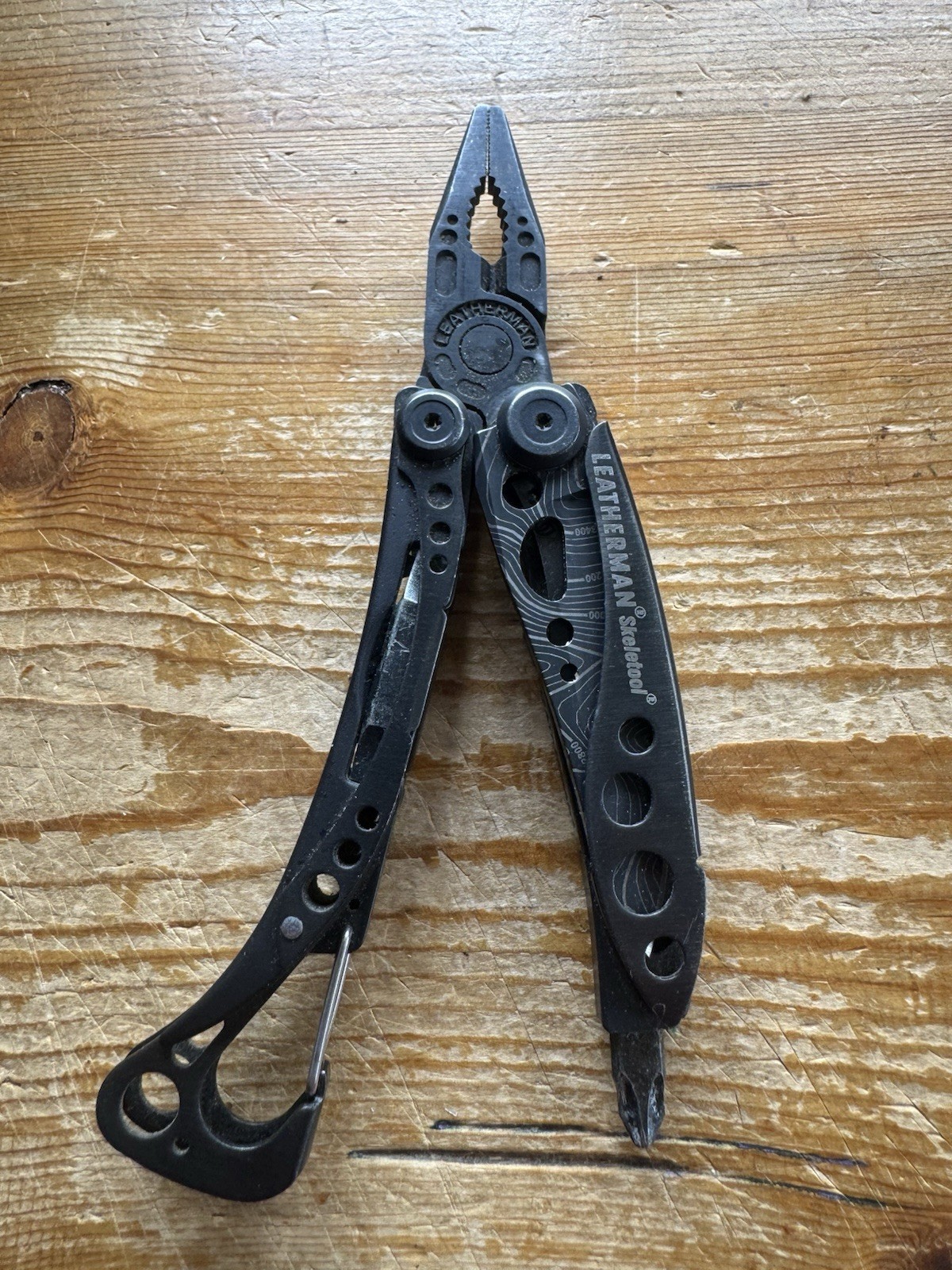 TOPO Leatherman SKELETOOL Multi Tool SERATED Knife-Pliers etc Collector Model
