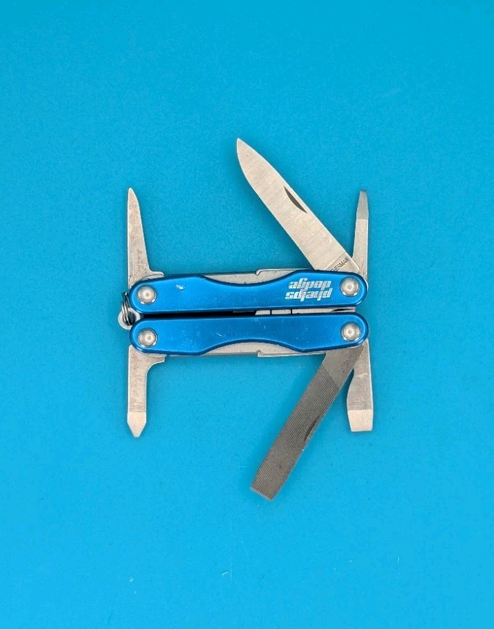 Leatherman Squirt P4 Multi-Tool, Key Ring, Retired, BLUE! *PHELPS DODGE*