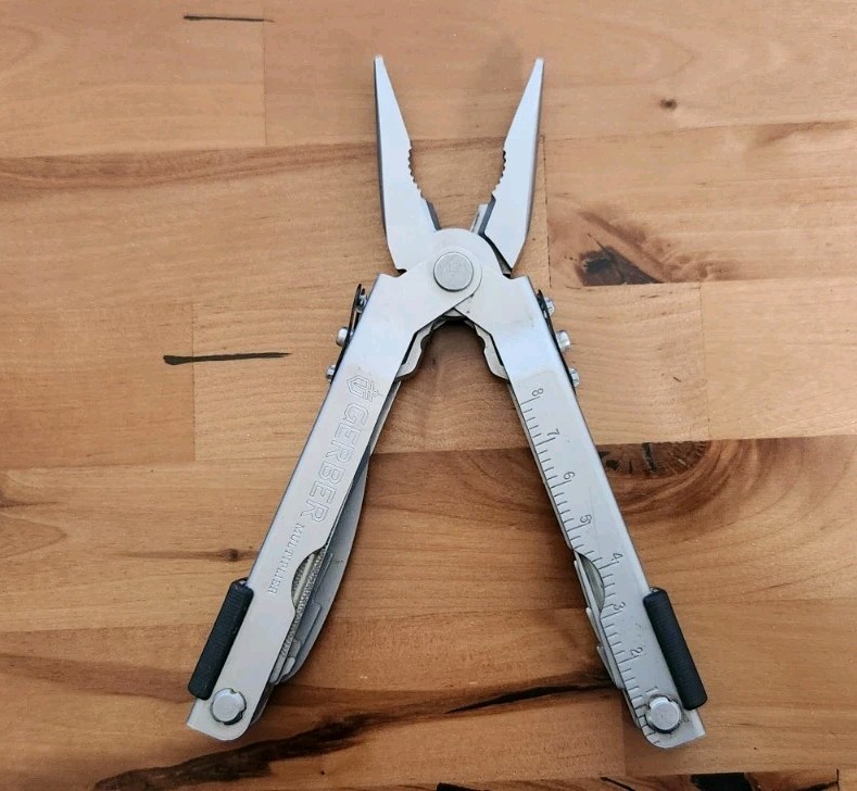 Gerber MP600 Multi-Tool Multi-Plier Needle Nose Silver – Great Condition – U54