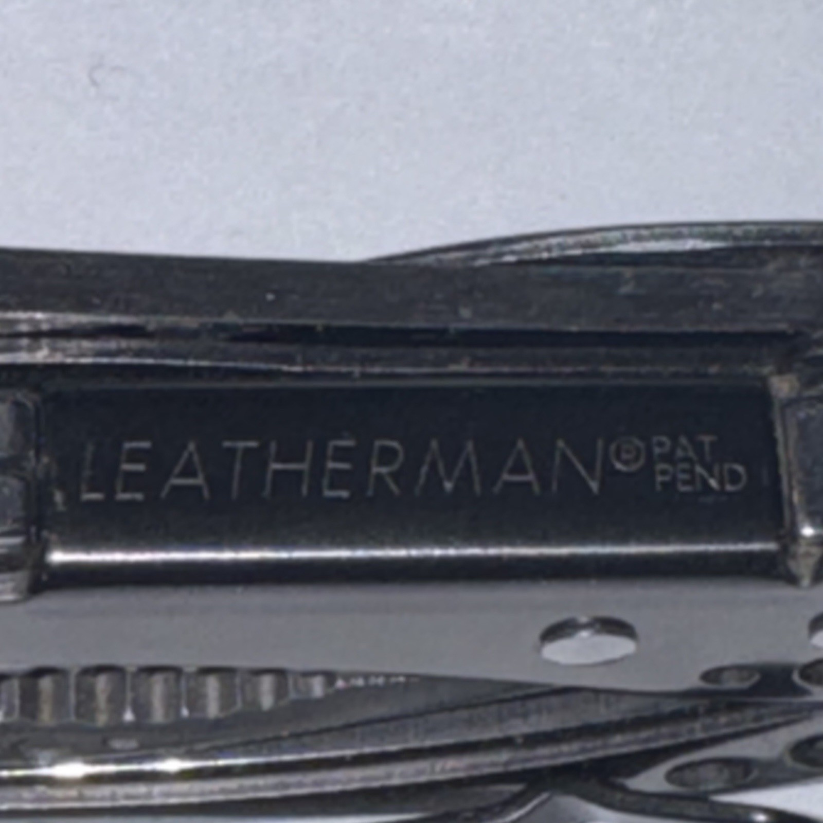 leatherman skeletool cx carbon fiber