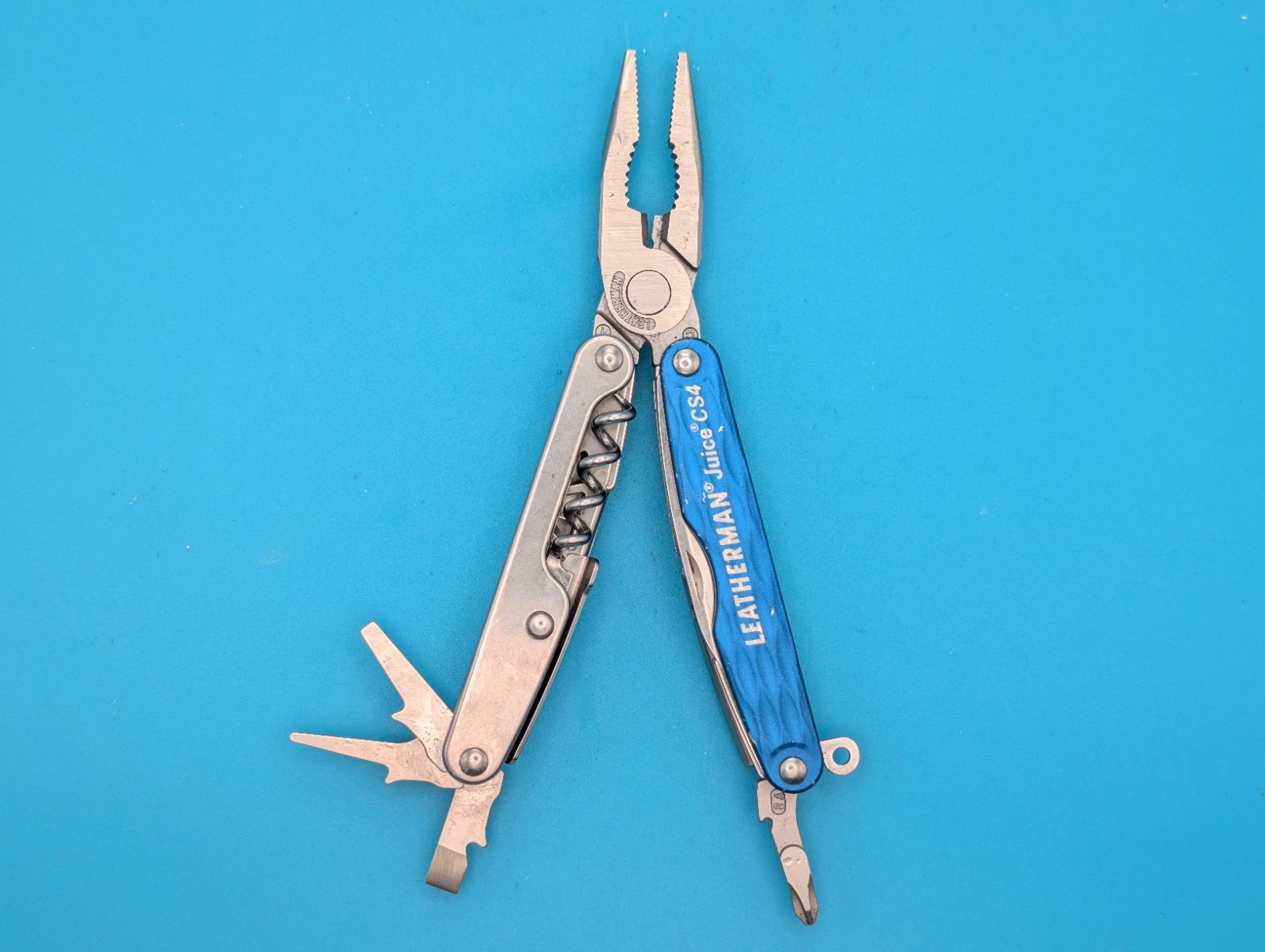 Leatherman Juice CS4 Multi Tool! Retired! COLUMBIA BLUE!