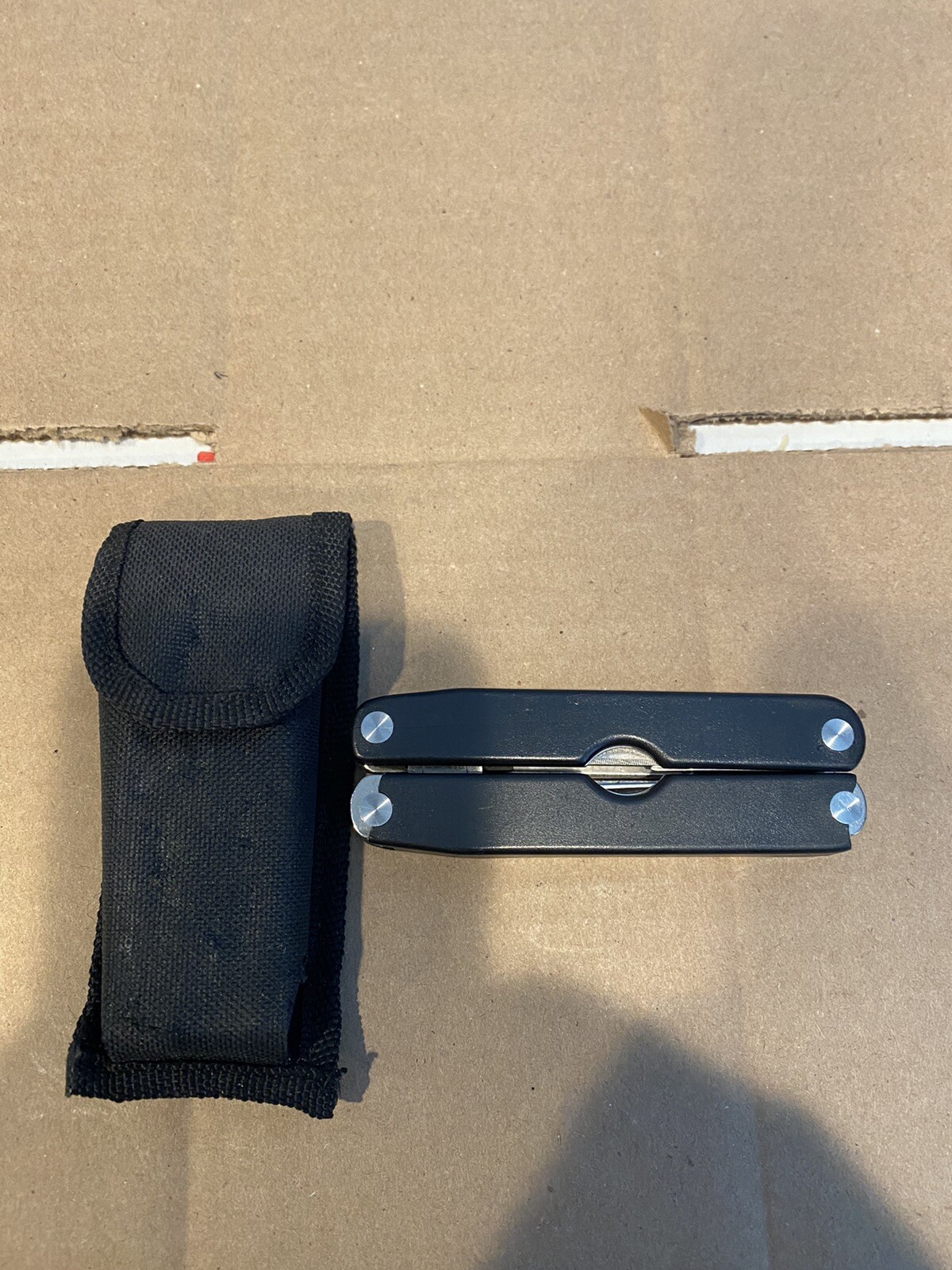 Multi tool with nylon case – Used