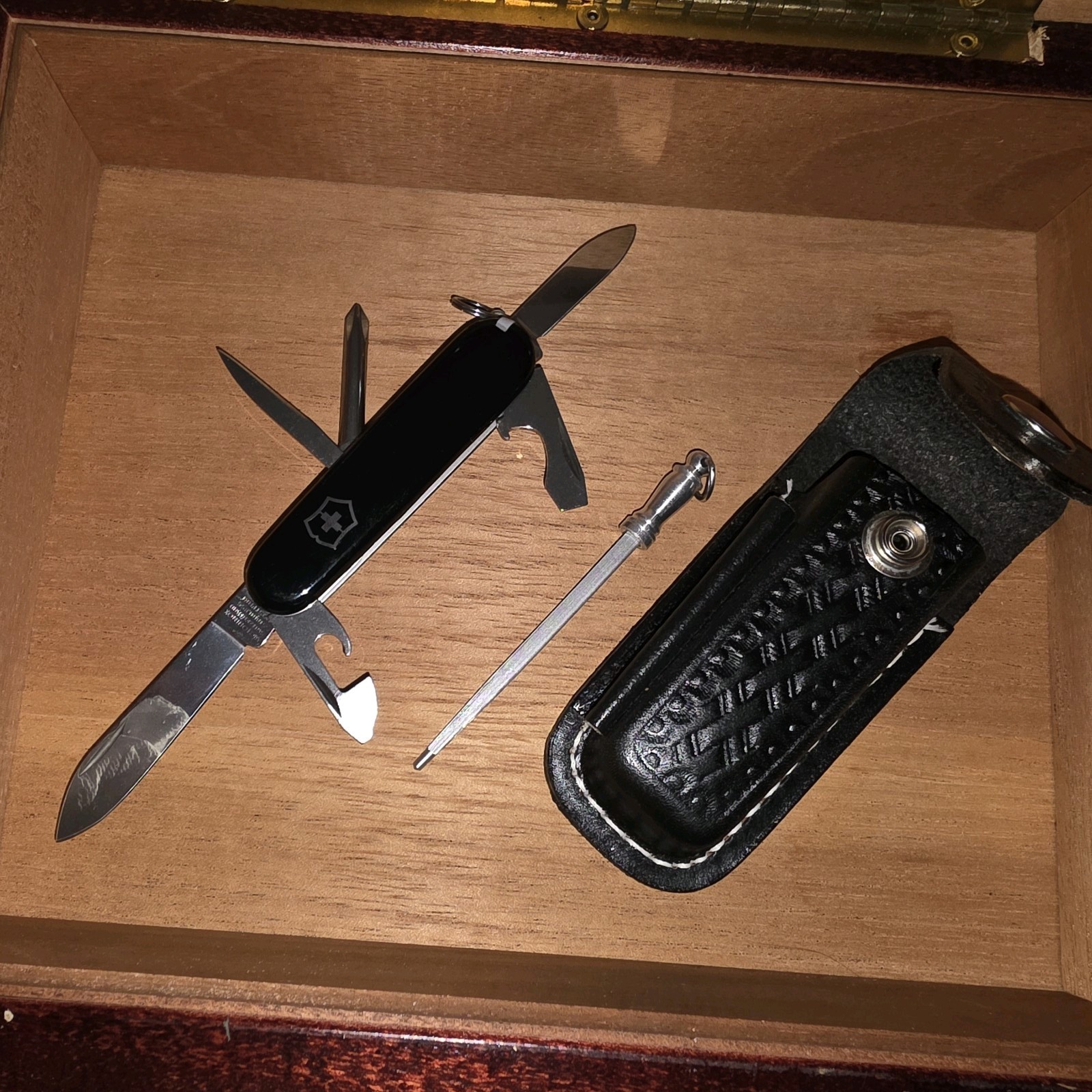 Victorinox Recruit Black 7-Tool Multi-Tool Knife Plain Edge Pouch 2.5in