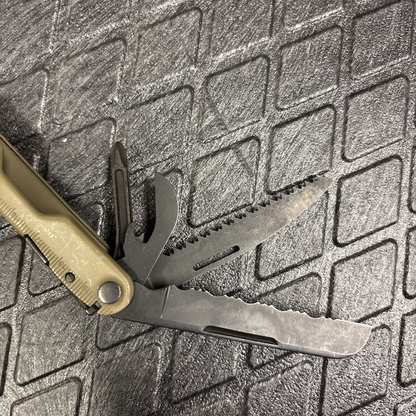 Leatherman Rebar Multi-Tool! COYOTE TAN! Excellent!
