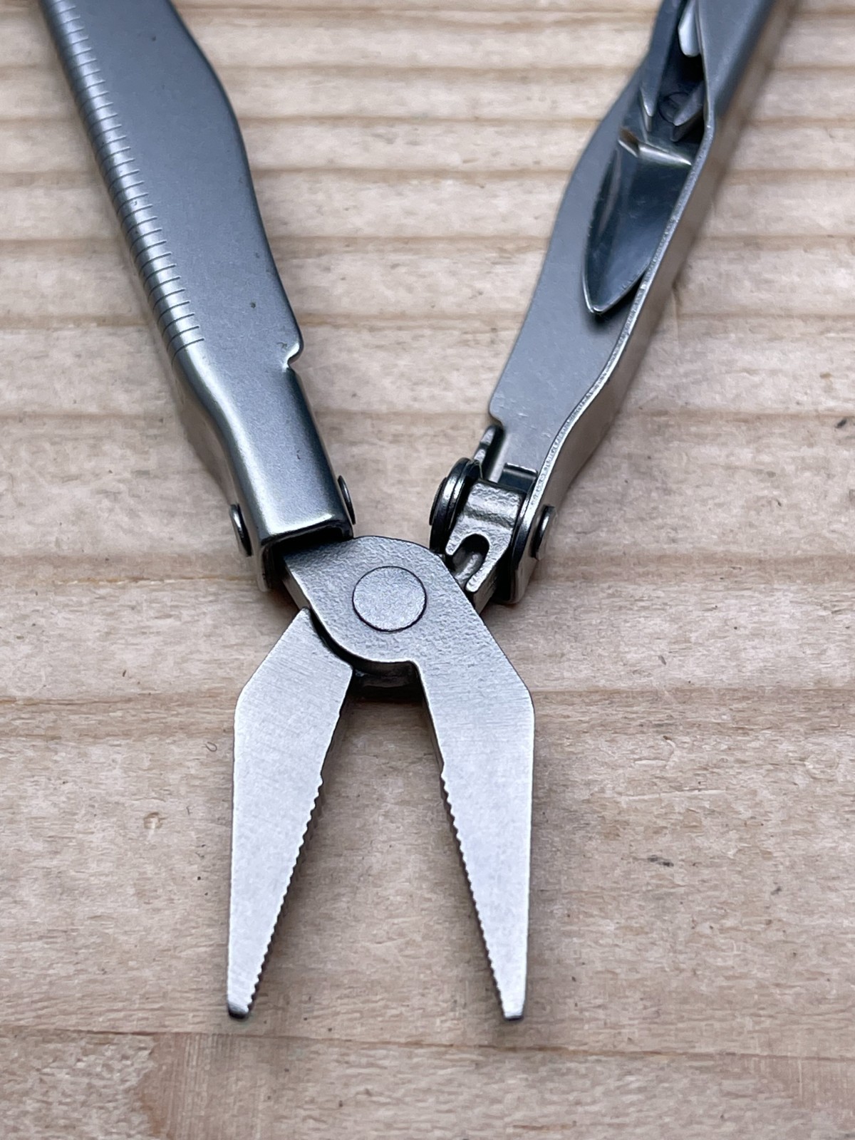 USA Buck Knives MiniBuck Tool Satin Model 350 with Green Rubber Pouch