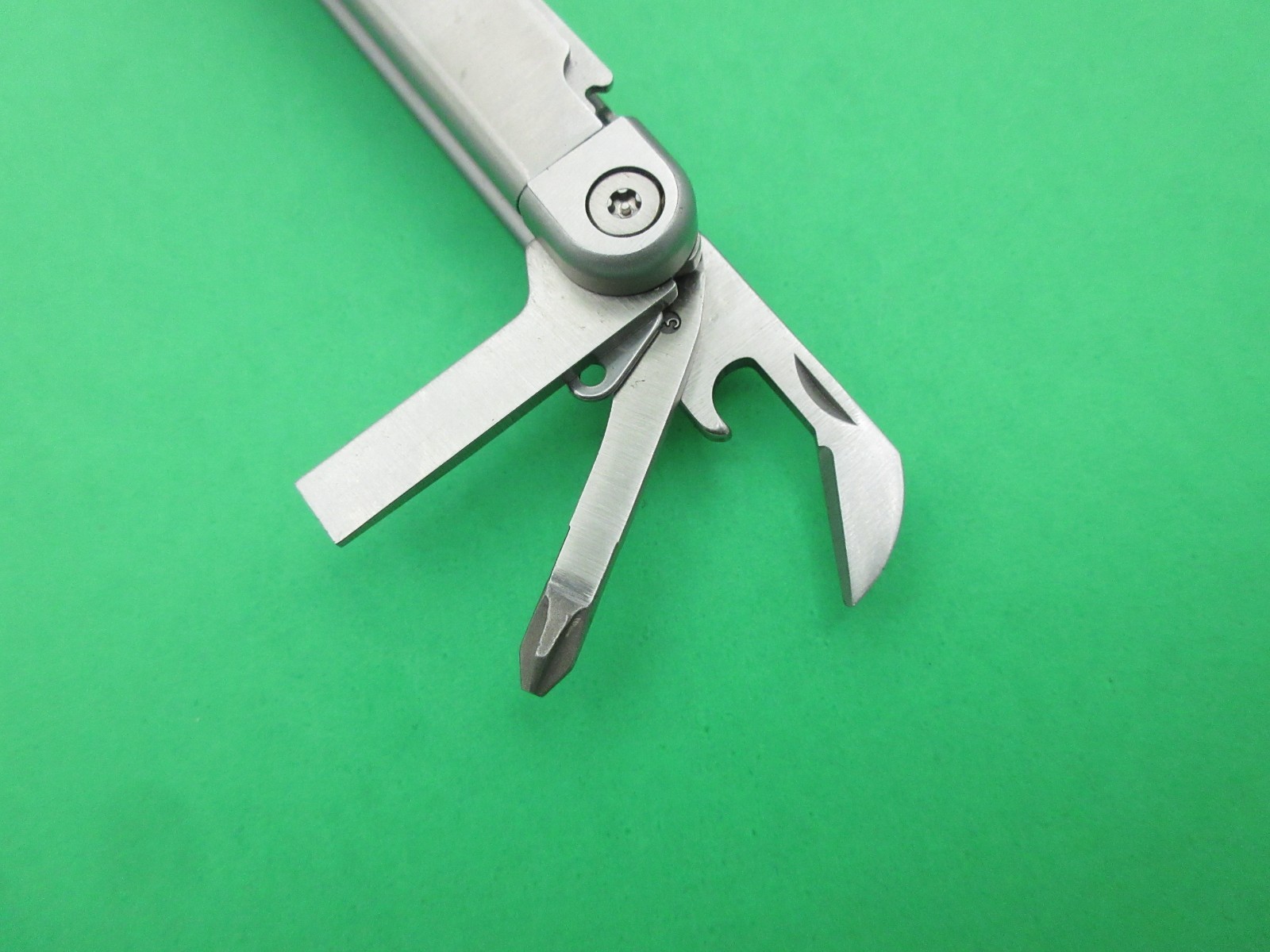 Early Leatherman Wave Multi Tool Folding Knife w/ Sheath Date Code 0702A