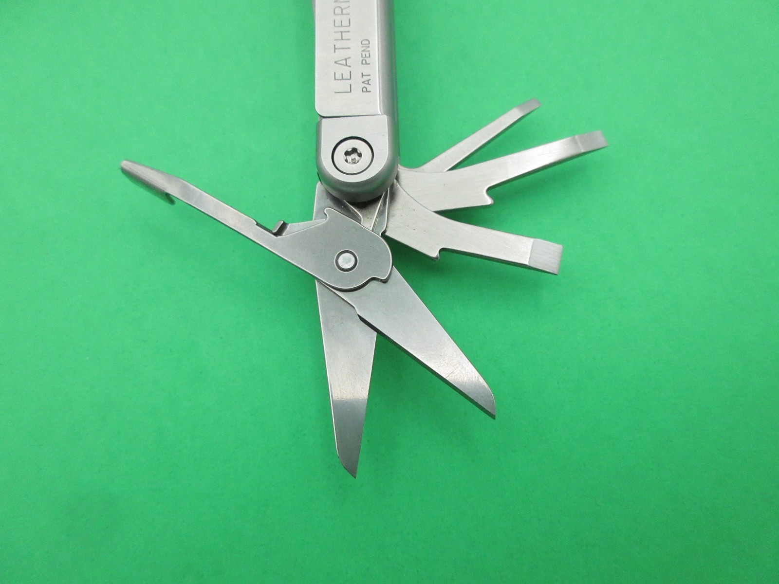 Early Leatherman Wave Multi Tool Folding Knife w/ Sheath Date Code 0702A