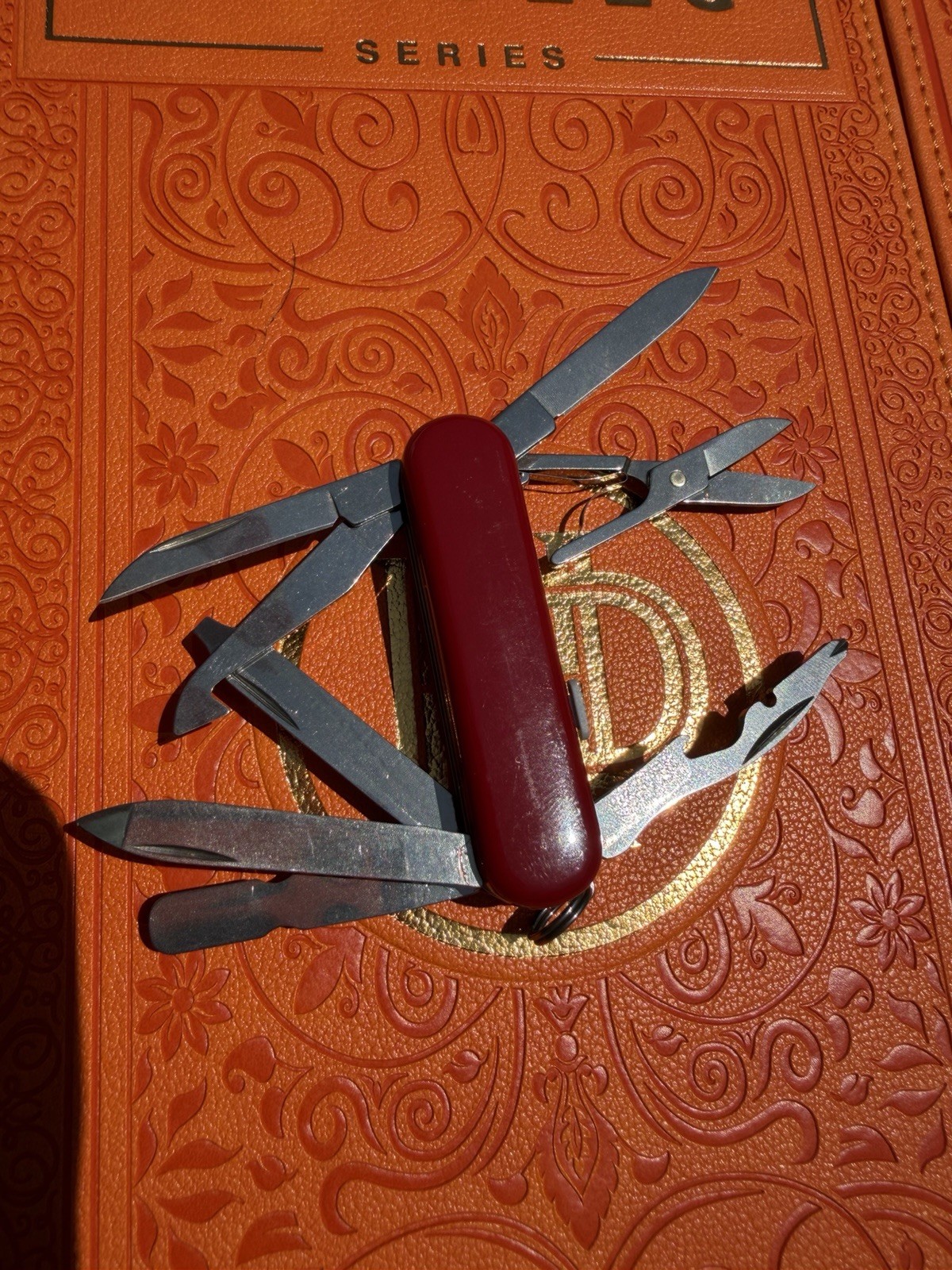 Rare Victorinox Sussie Officer’s Red Swiss Army Multi-Tool Knife Stainless & Box