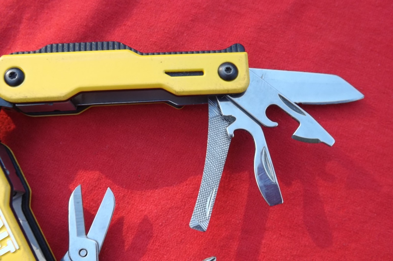 Dewalt MT16 16 in 1 Multi Tool Pocket Knife Pliers Set Stainless Steel Multitool