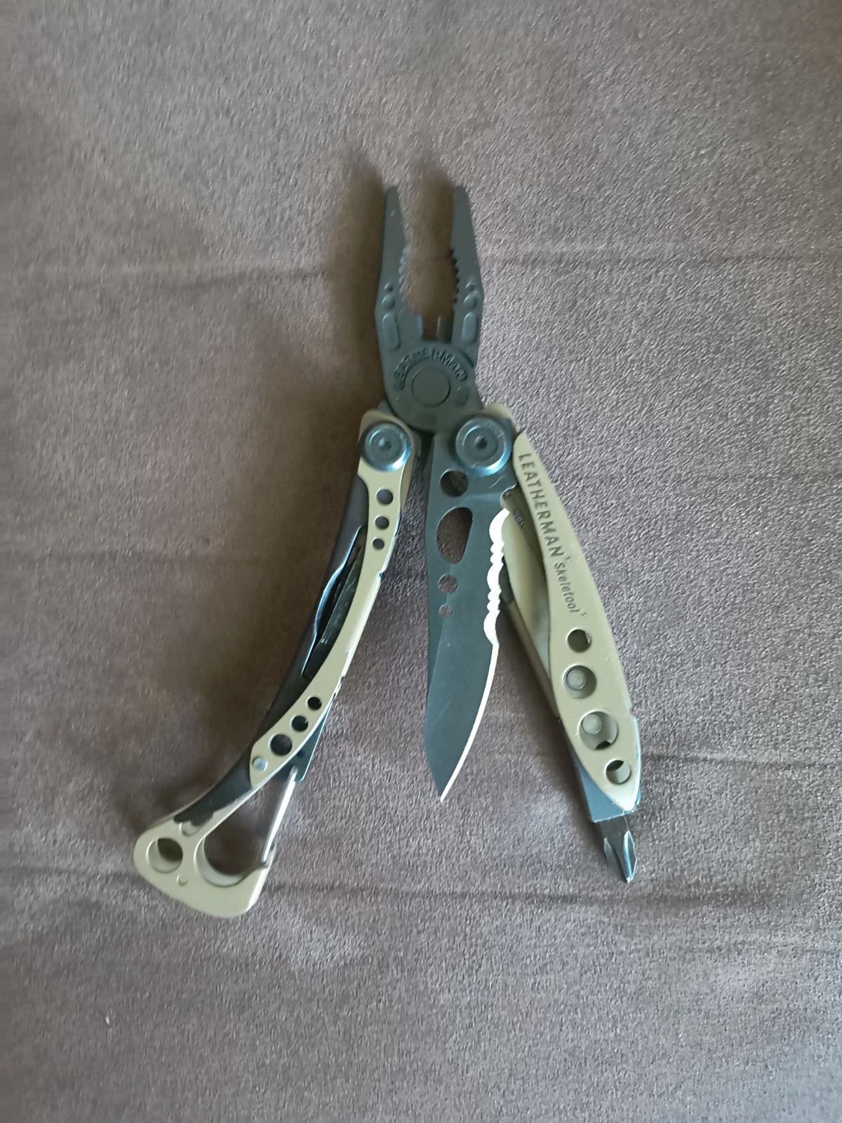 Leatherman Skeletool Coyote Tan multi tool BOD 12/20