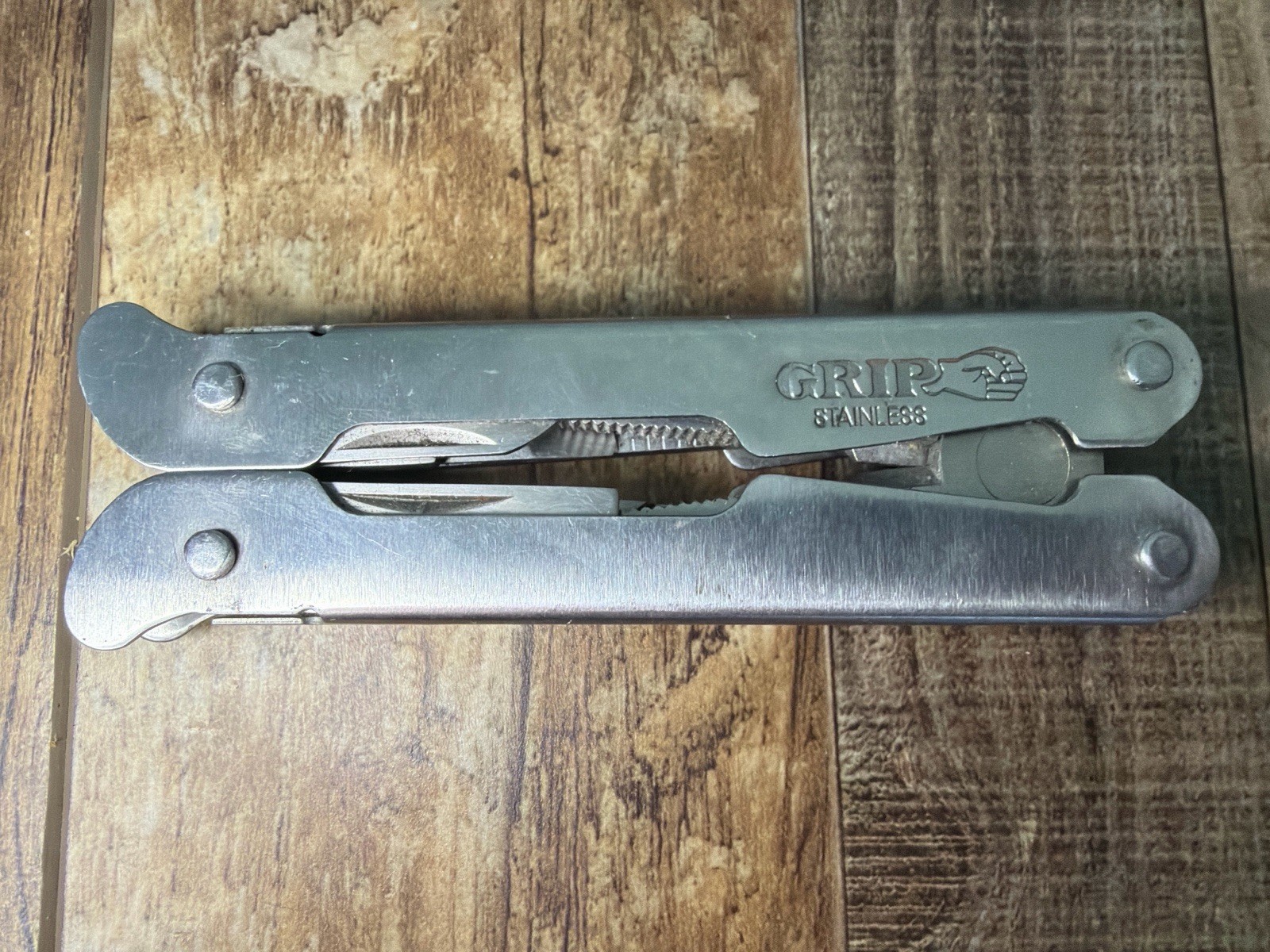 Grip Stainless Multi Tool Pliers Knife Saw Screwdrivers File 4” Compact