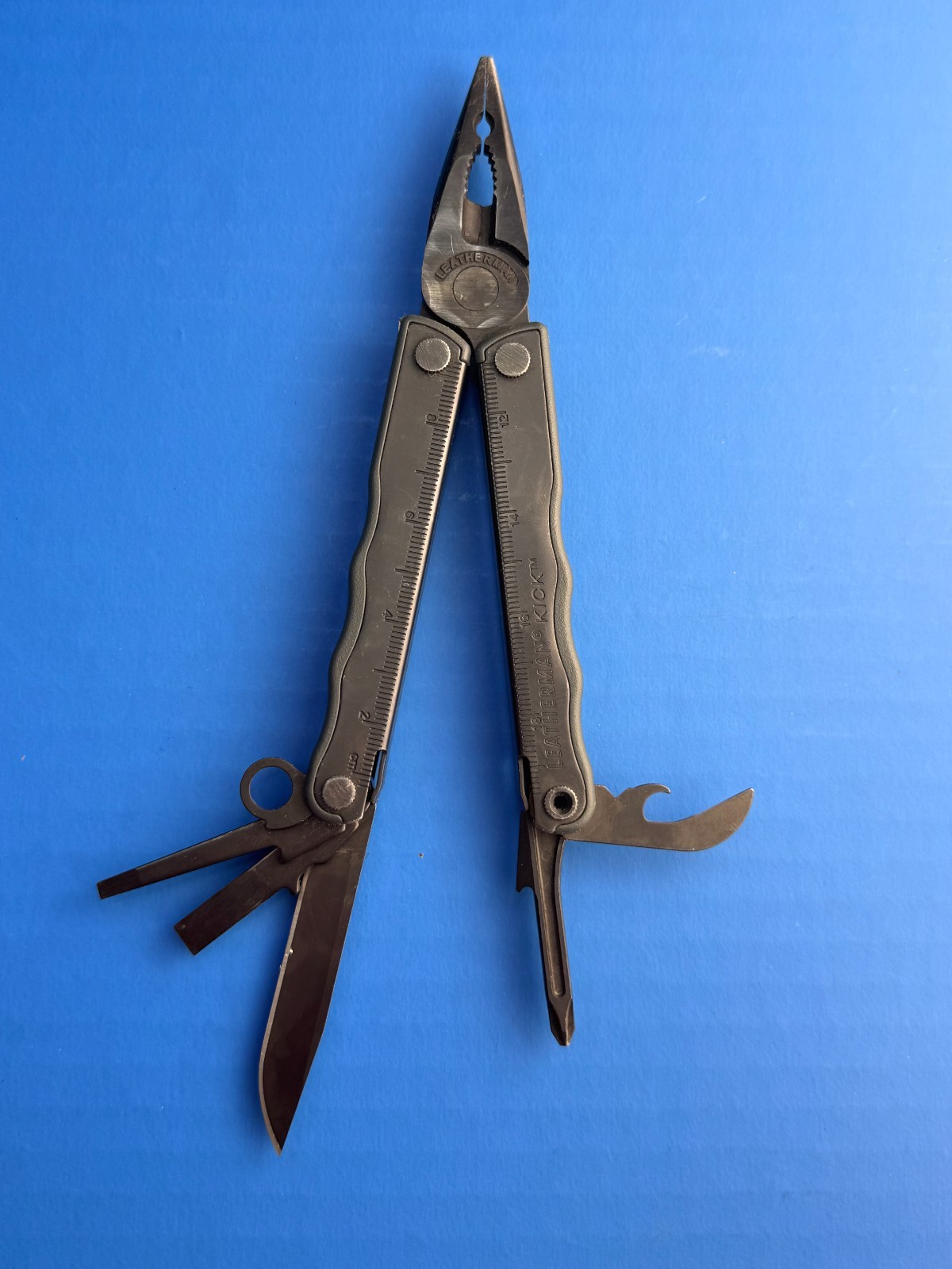 Leatherman Kick MultiTool Black Oxide – hunting, fishing, camping, hiking