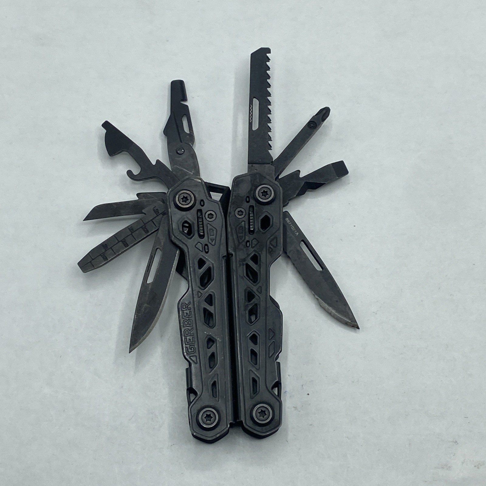 Gerber Truss Multi Tool with Sheath – Black