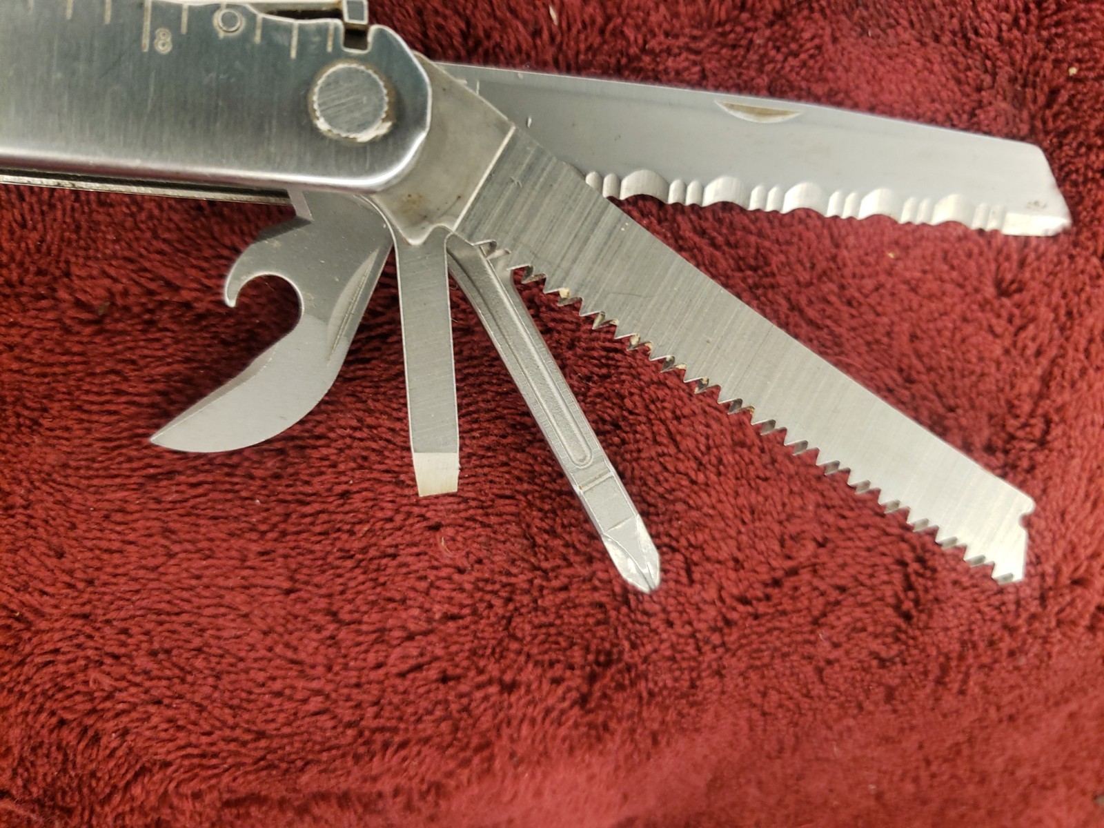 🔪 Leatherman Core Multi Tool