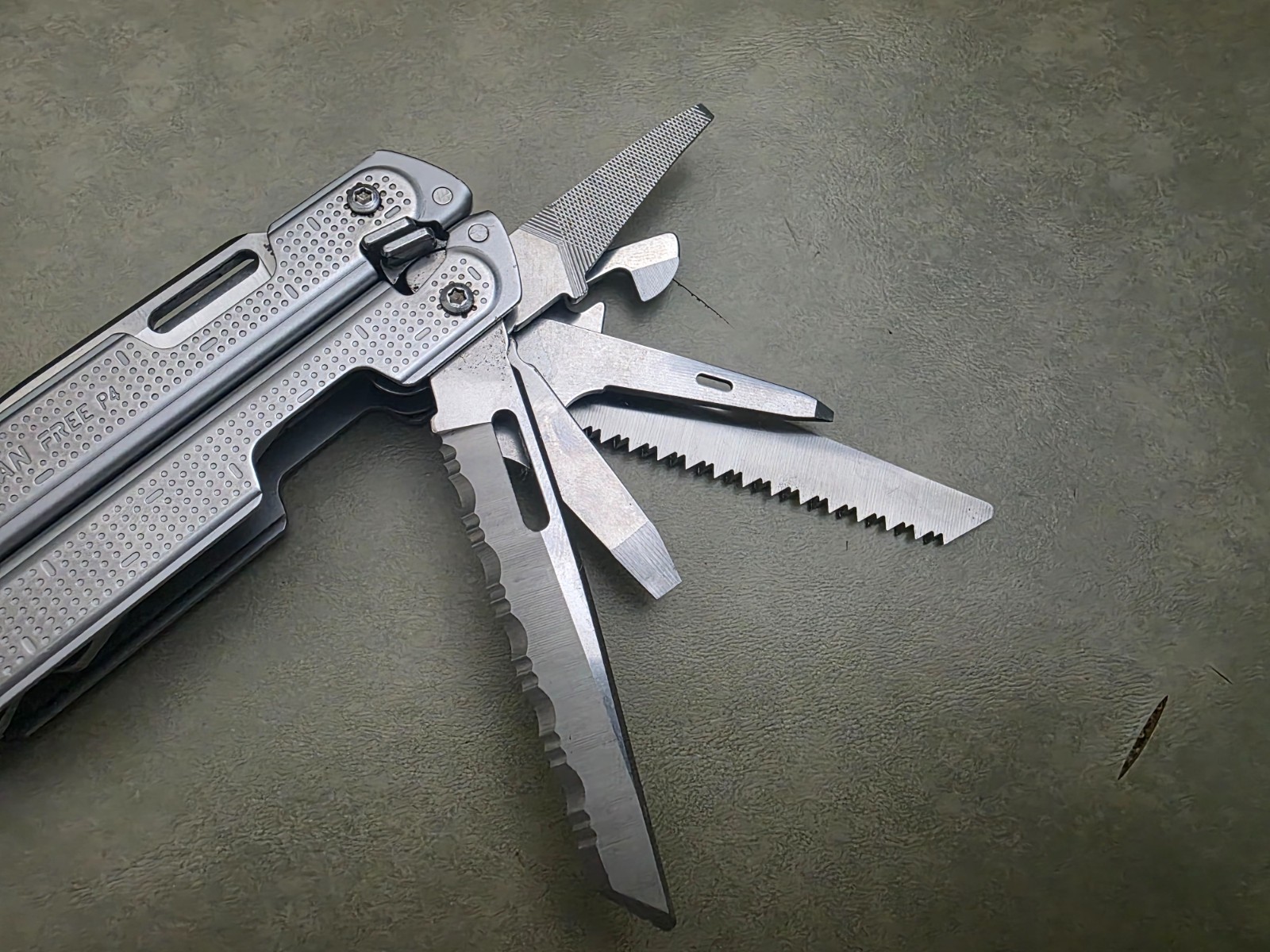 LEATHERMAN FREE P4 STAINLESS STEEL MULTI-TOOL