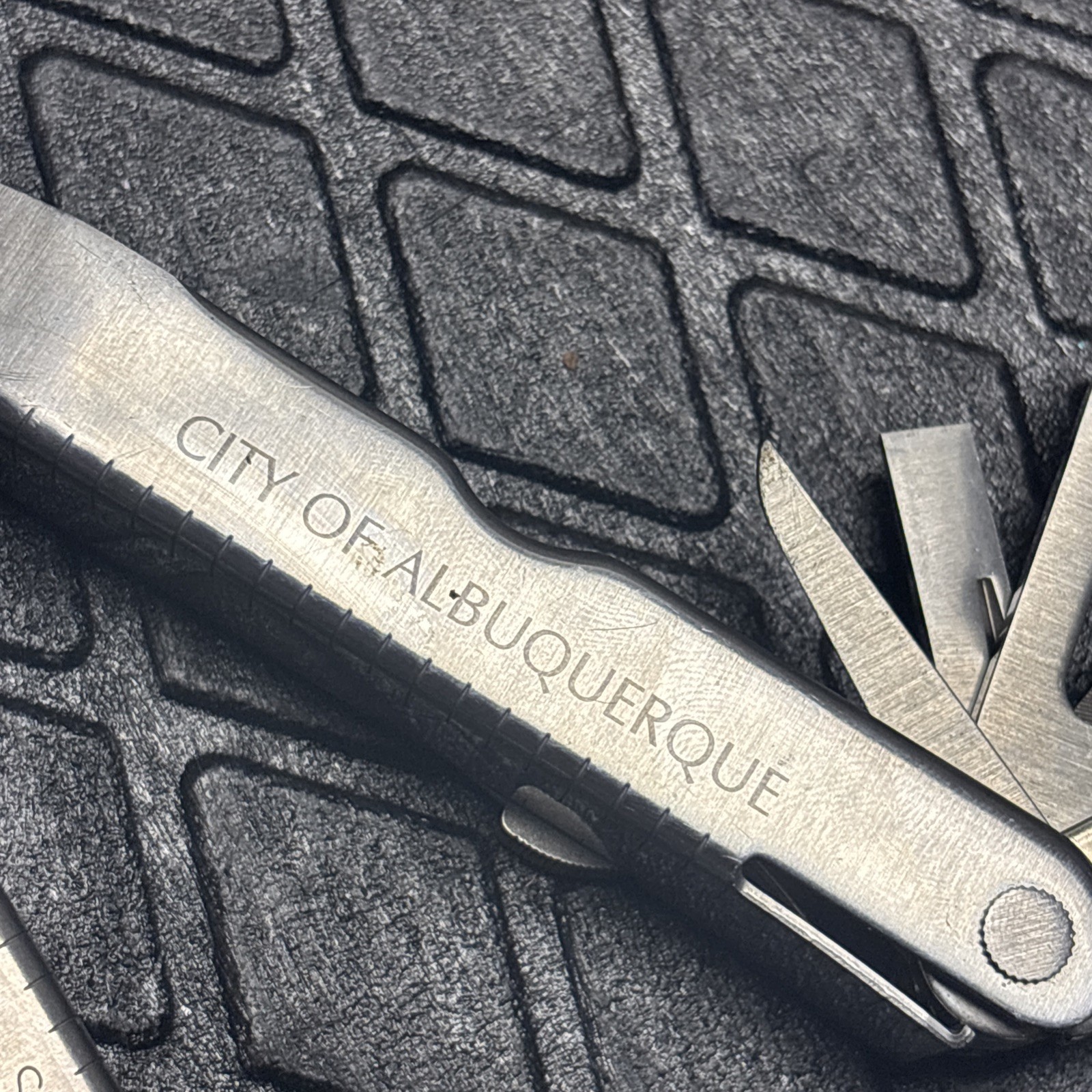 Vintage LEATHERMAN Super TOOL 200 Multi Tool! 0204 Date Stamp! Engraved