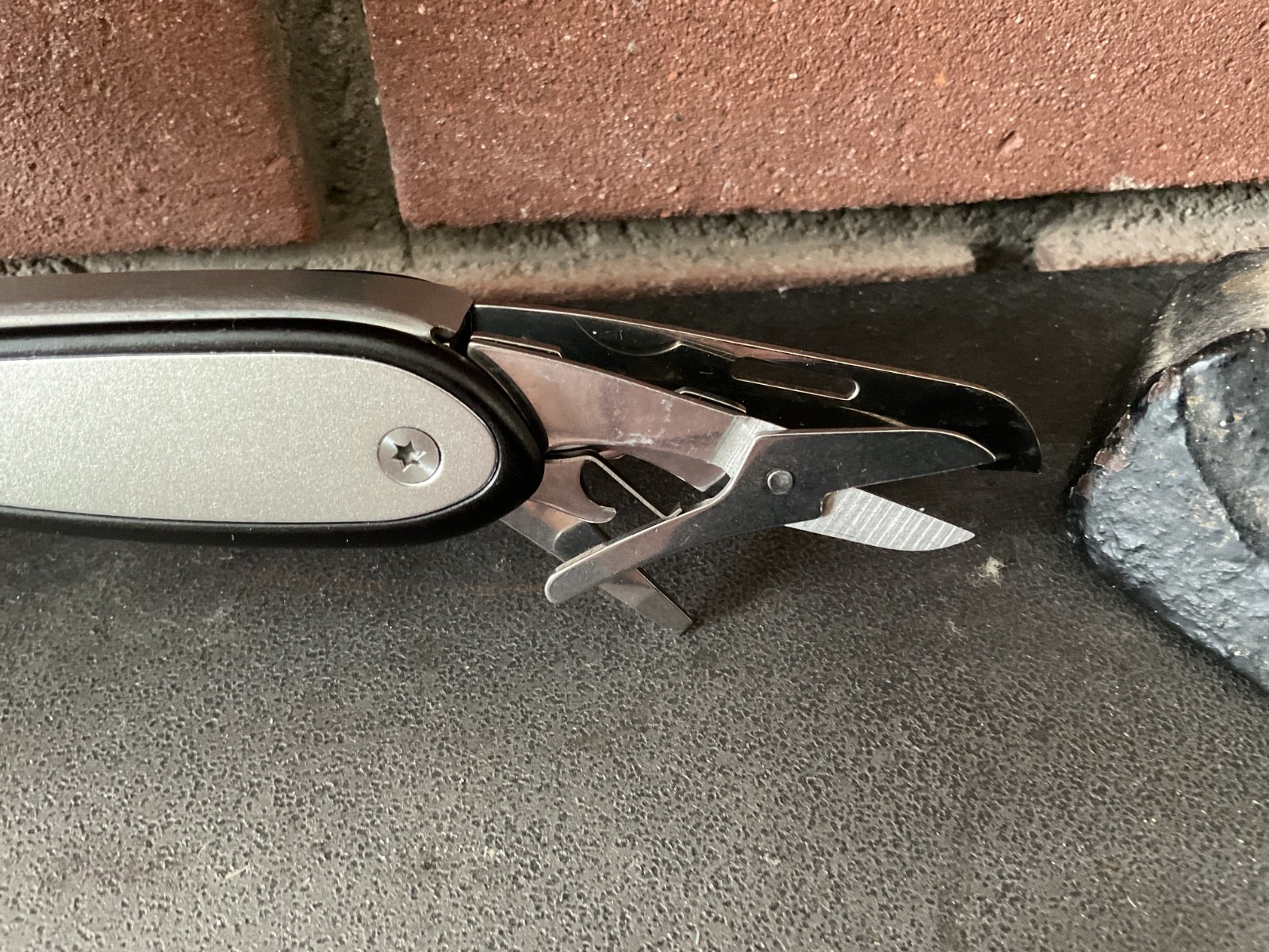 9 – in-1 AIG Multifunctional Tool With Pliers