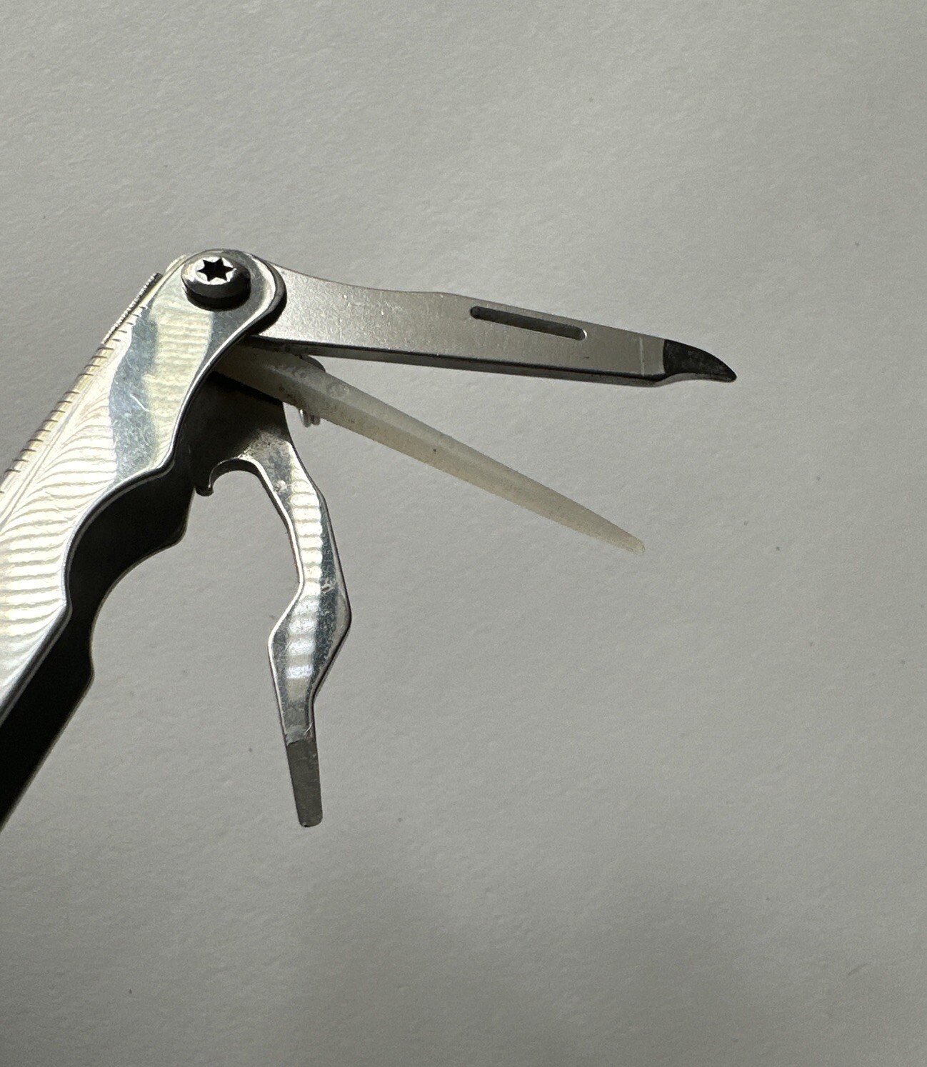 SOG Crosscut Multi Tool Scissors Knife File Tweezer Excellent Used Condition