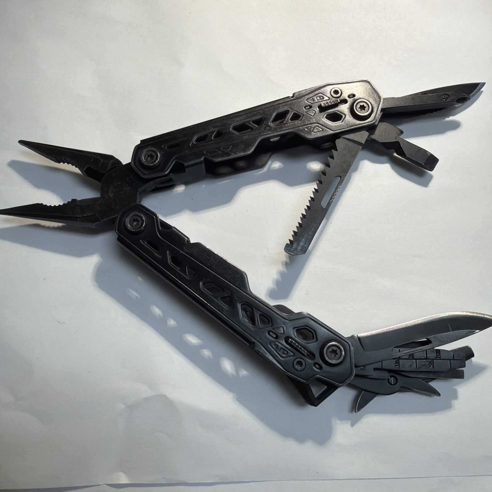 Gerber USA Truss Black Oxide Multi-Tool Pliers Scissors Knife With Belt Pouch.