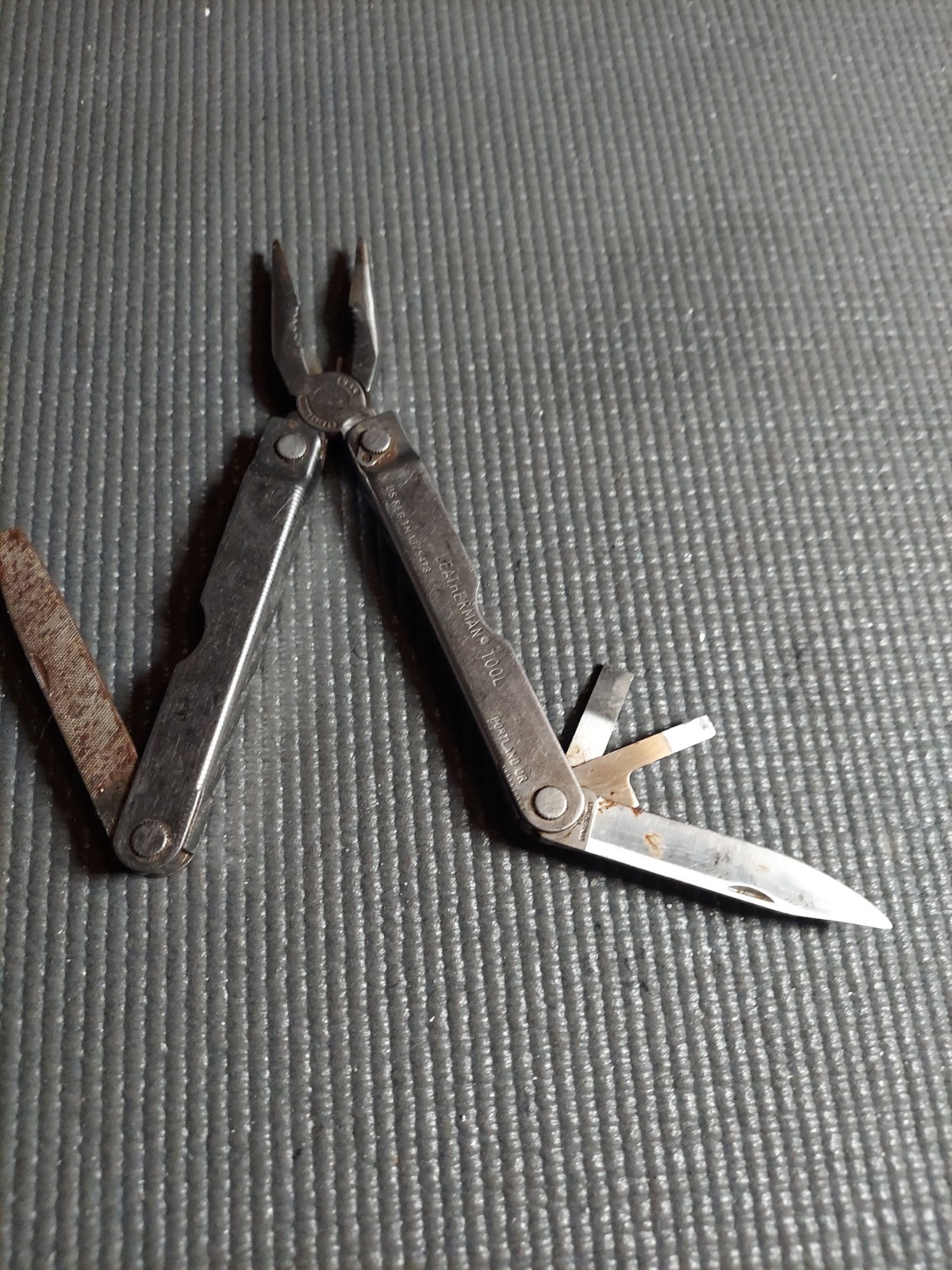 Original vintage Leatherman multi-tool, U.S. registered trademark (TM 1325473).