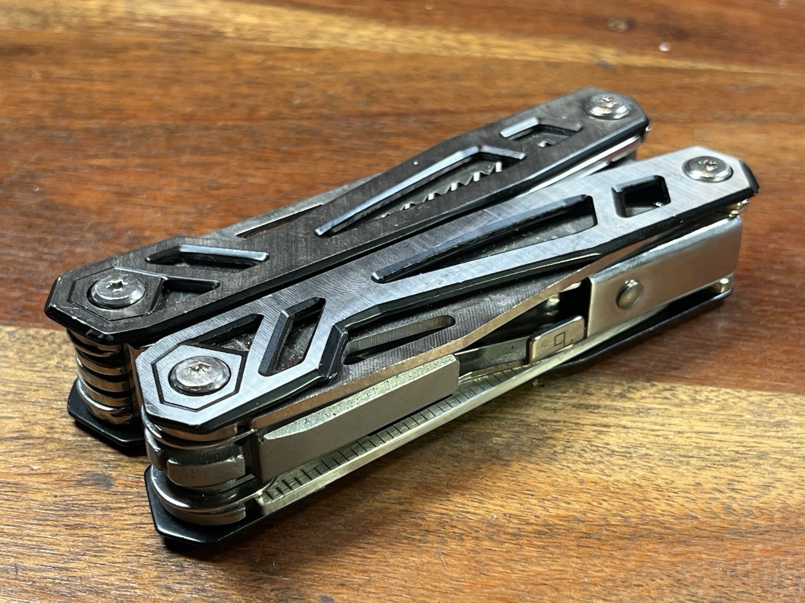 TSA CONFISCATED Hand Selected Inspected PREMIUM MULTITOOL (Lot of 5)