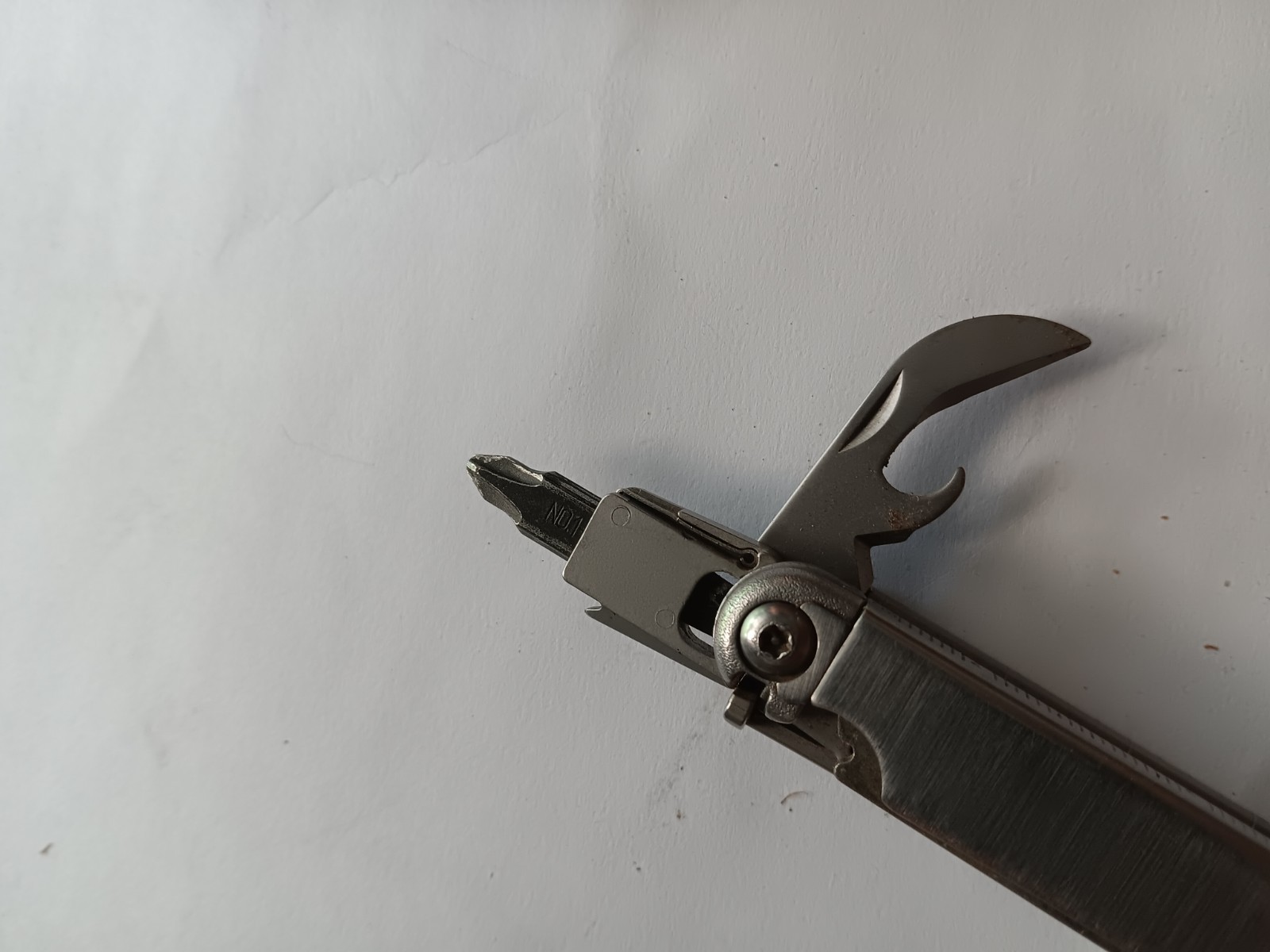 Leatherman Wave Multi-Tool Pre-owned Nice Shape W/ Sheath