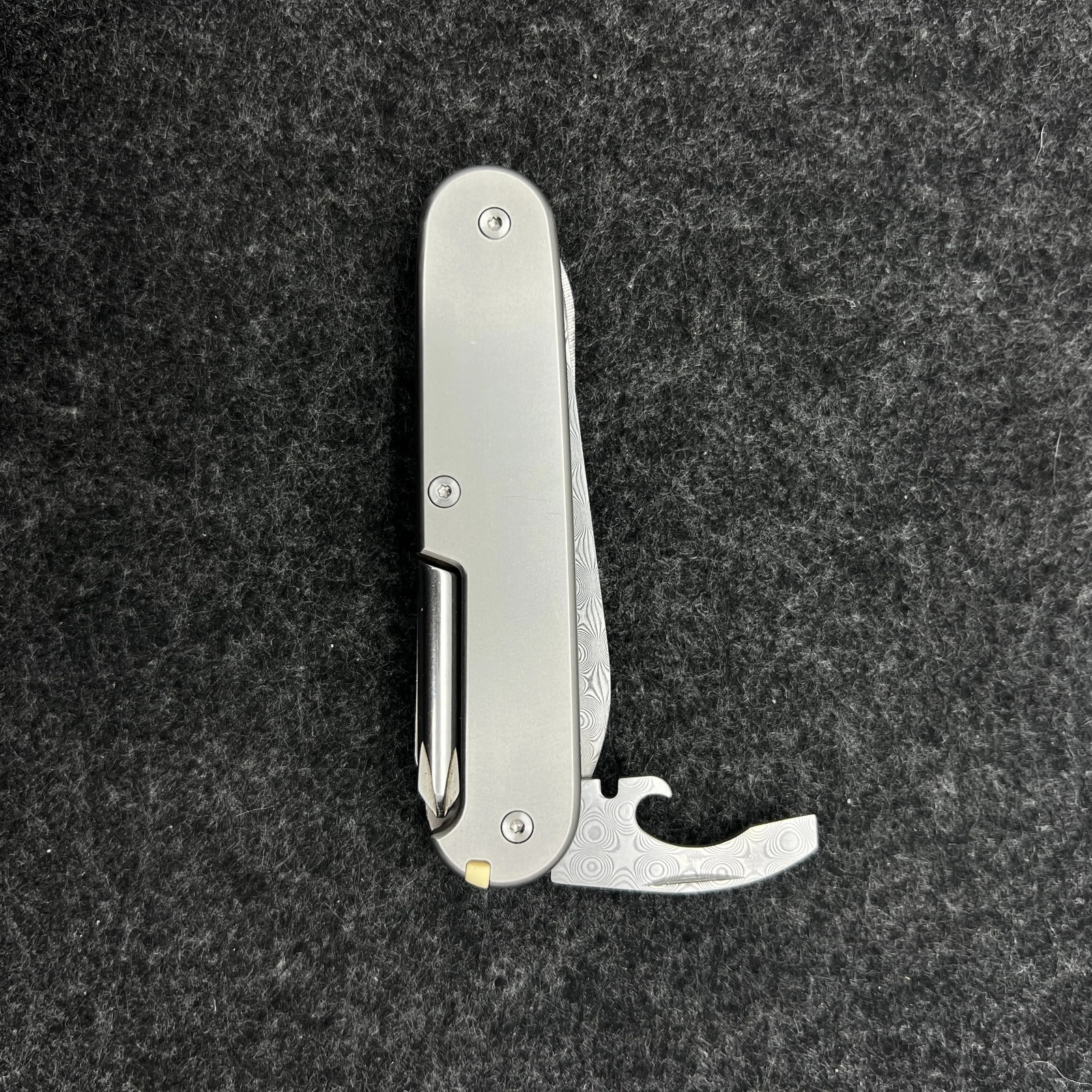 Damascus Steel Bottle Opener With 4mm Screwdriver For 91mm Victorinox SAK MOD