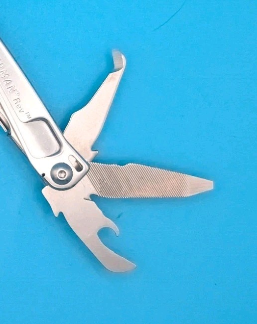 Leatherman Rev 3.8″ Multi-Tool, Stainless! *SOME RUST ON ITEM*