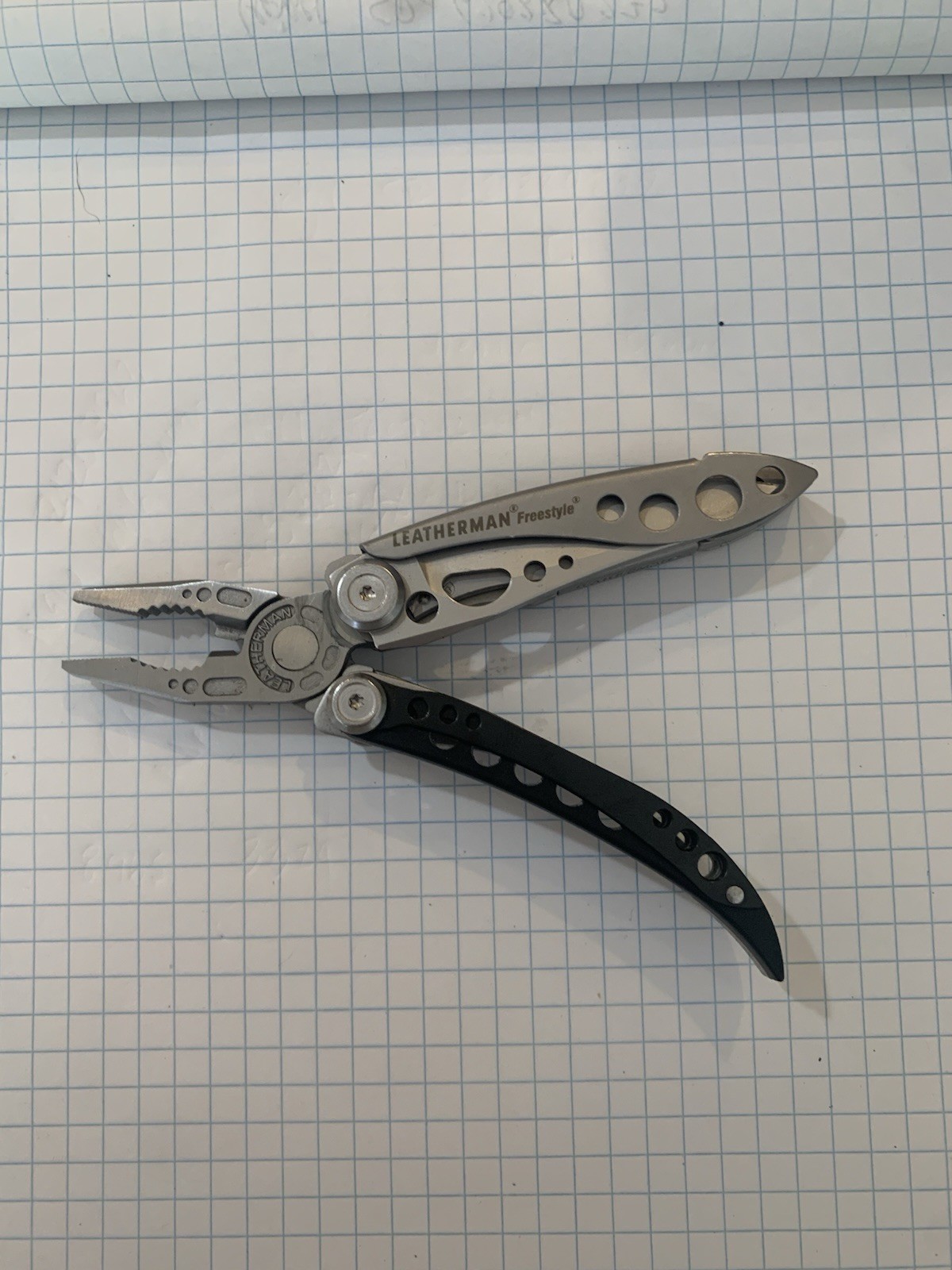 Leatherman Freestyle Multi Tool Combo Serrated Blade Black Silver VGUC