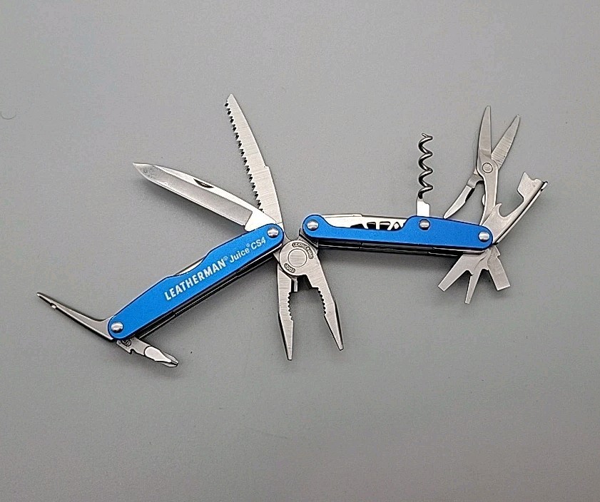 Leatherman JUICE CS4 Multi-Tool – Dated 0912 – Blue – Discontinued – Pliers