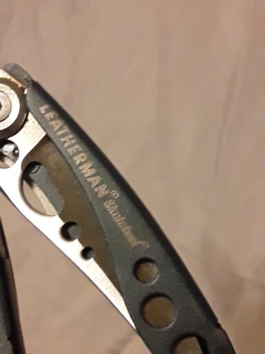 LEATHERMAN Skeletool Multi Tool – Combo Edge Blade Knife Pliers Carabiner