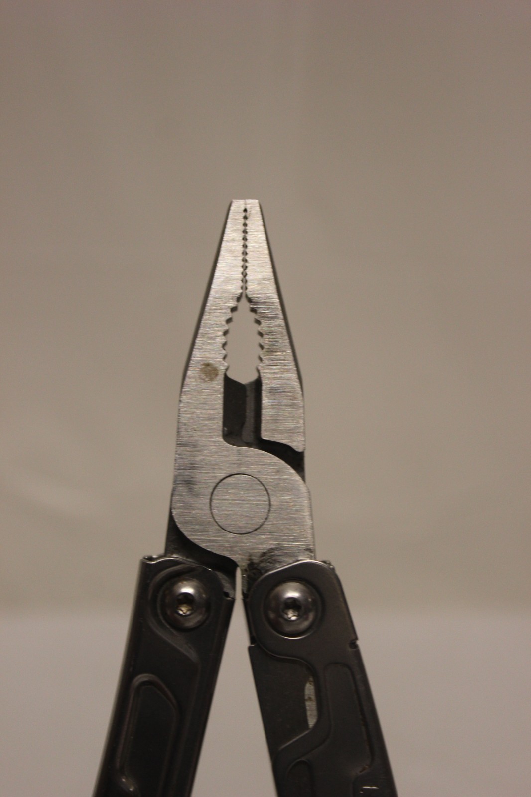 Leatherman Rev 3.8″ Multi-Tool, Stainless E2B1