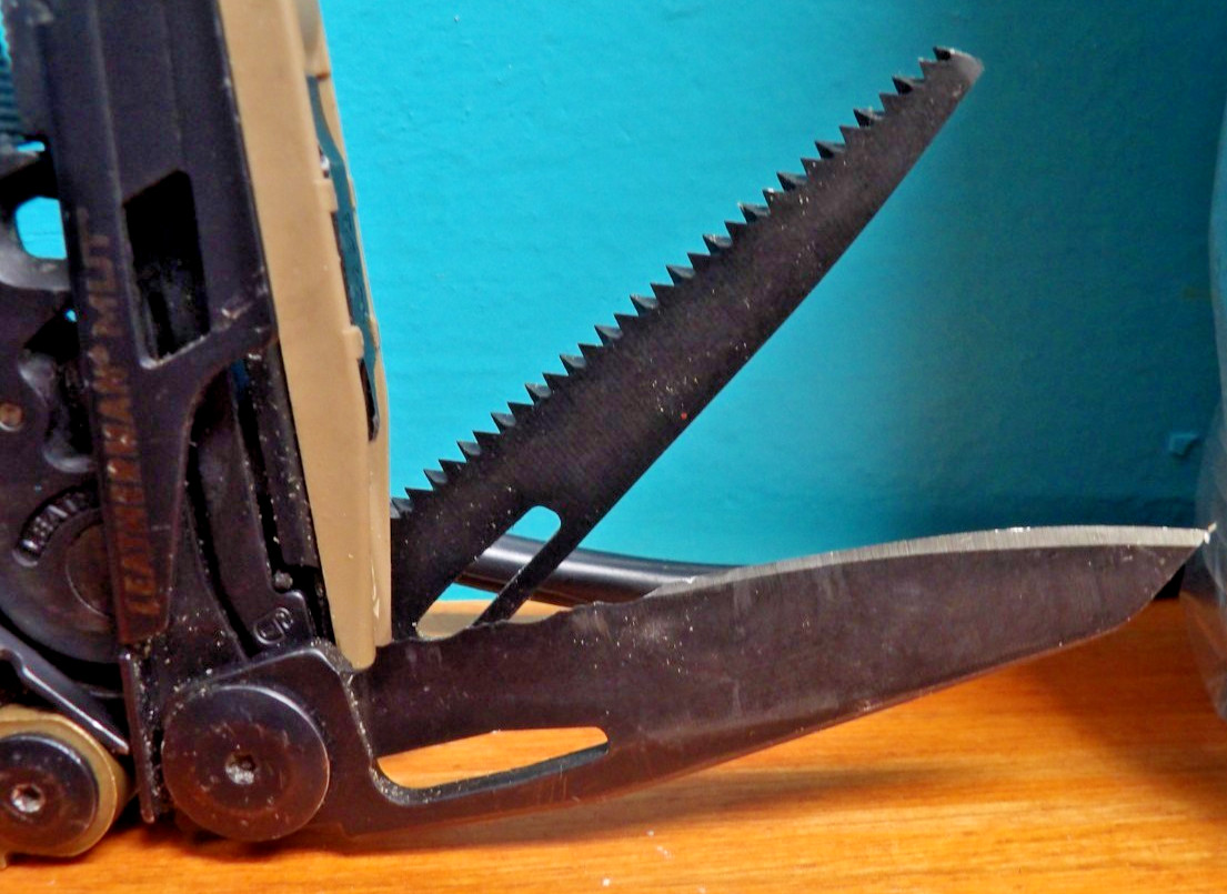 LEATHERMAN MUT MULTI-TOOL & WRENCH W/ COYOTE MOLLE SHEATH