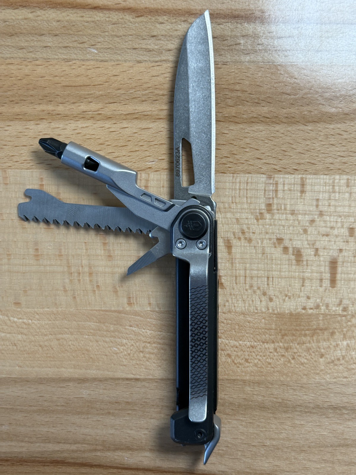 Gerber Armbar Trade Onyx Multi-Tool 2.5 ” SS Blade 2 Sided Screwdriver 2.5 O.Z.
