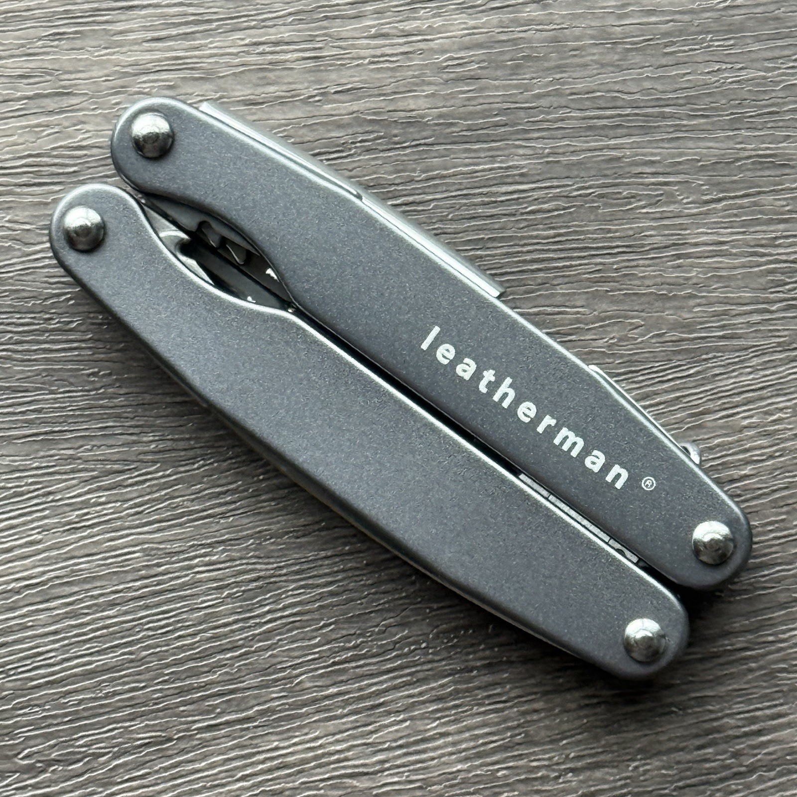 Leatherman Juice C2 Storm Gray. New In Gift Tin Box
