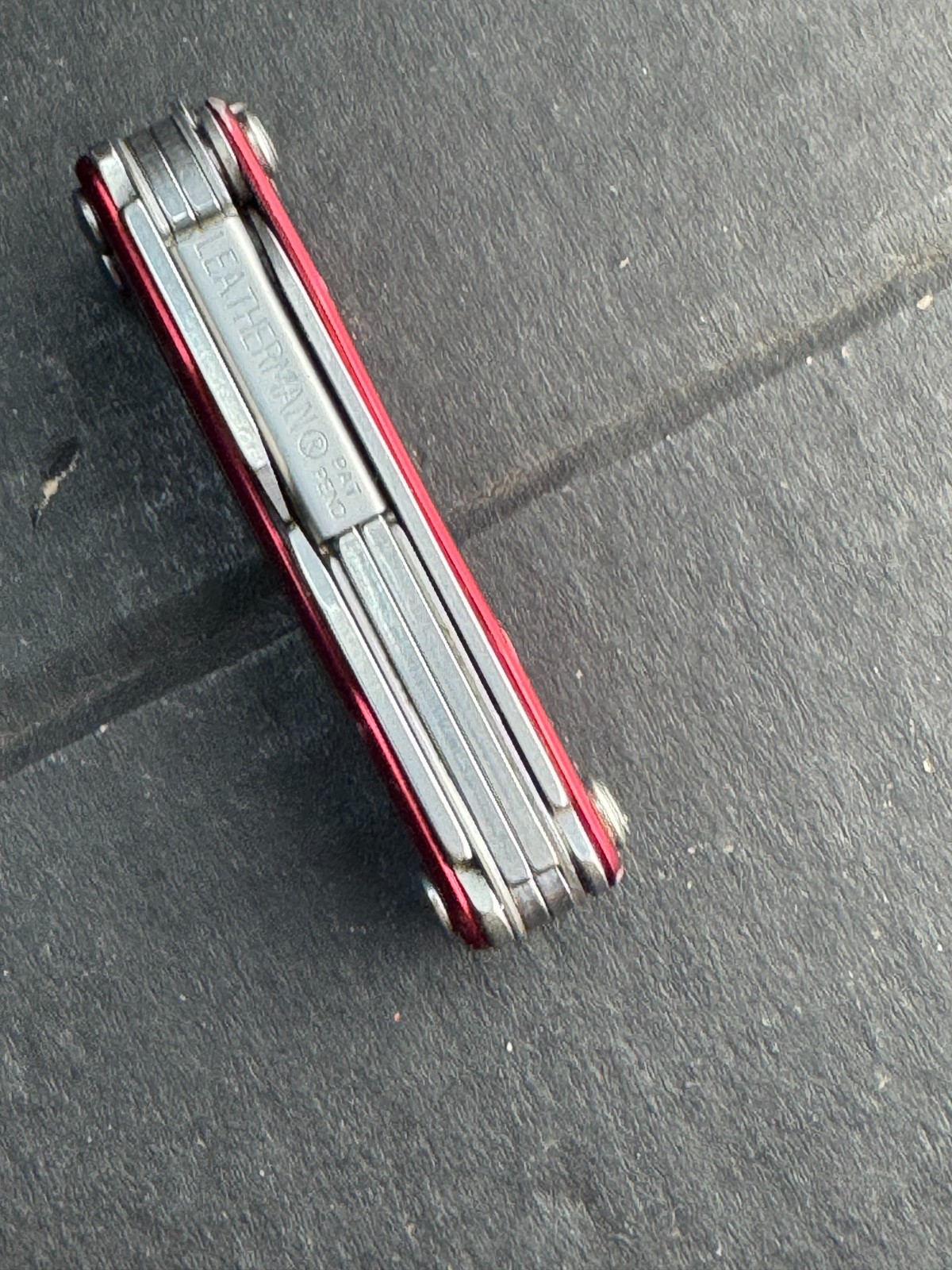 Leatherman Squirt S4 Stainless Steel Multitool Keychain – red