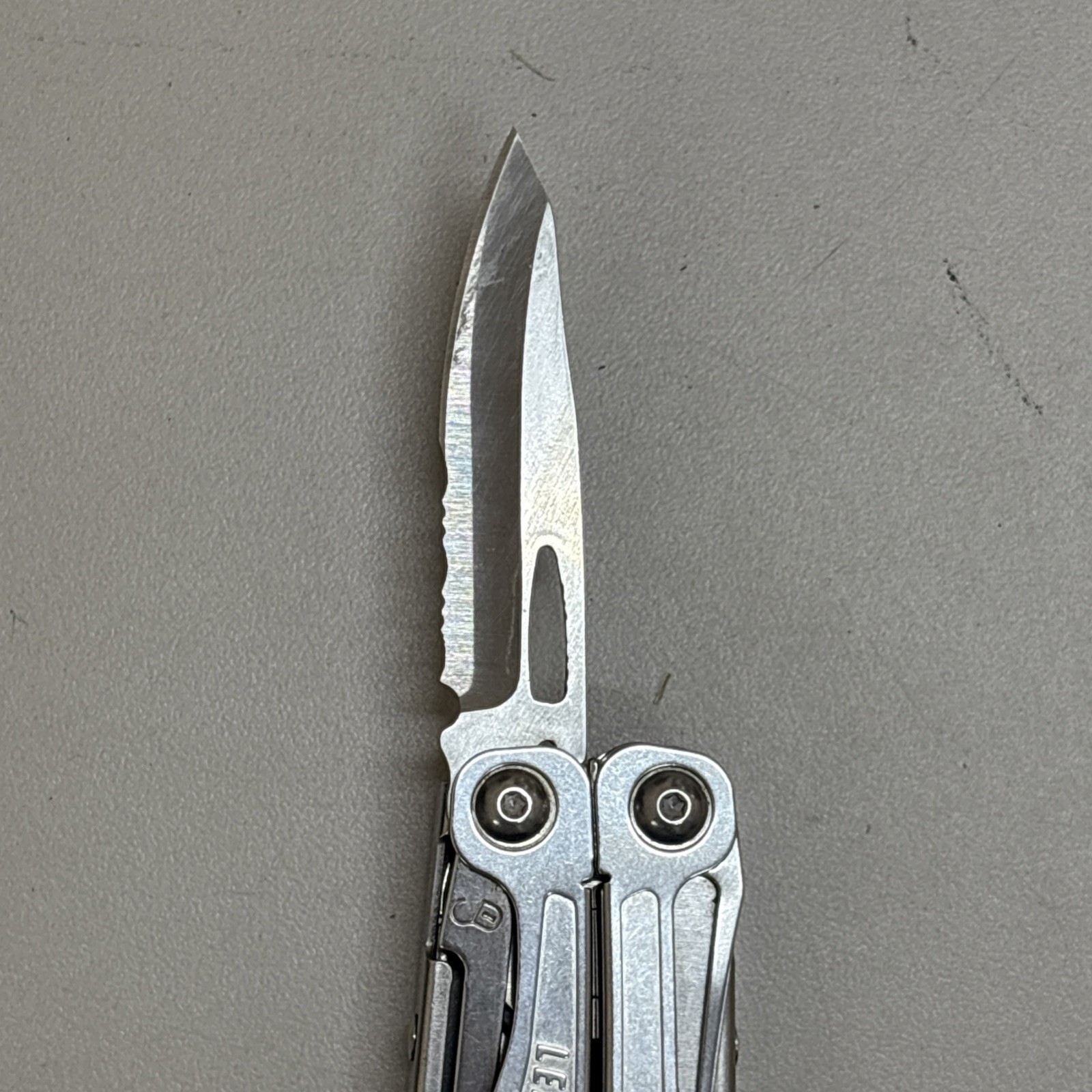 Leatherman Wingman Multitool with 14 tools Needle Nose pliers, wire cutter (029)