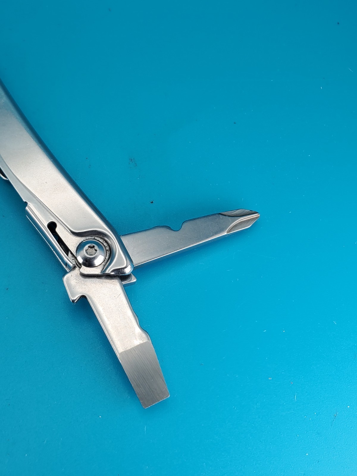 Leatherman Rev 3.8″ Multi-Tool, Stainless!