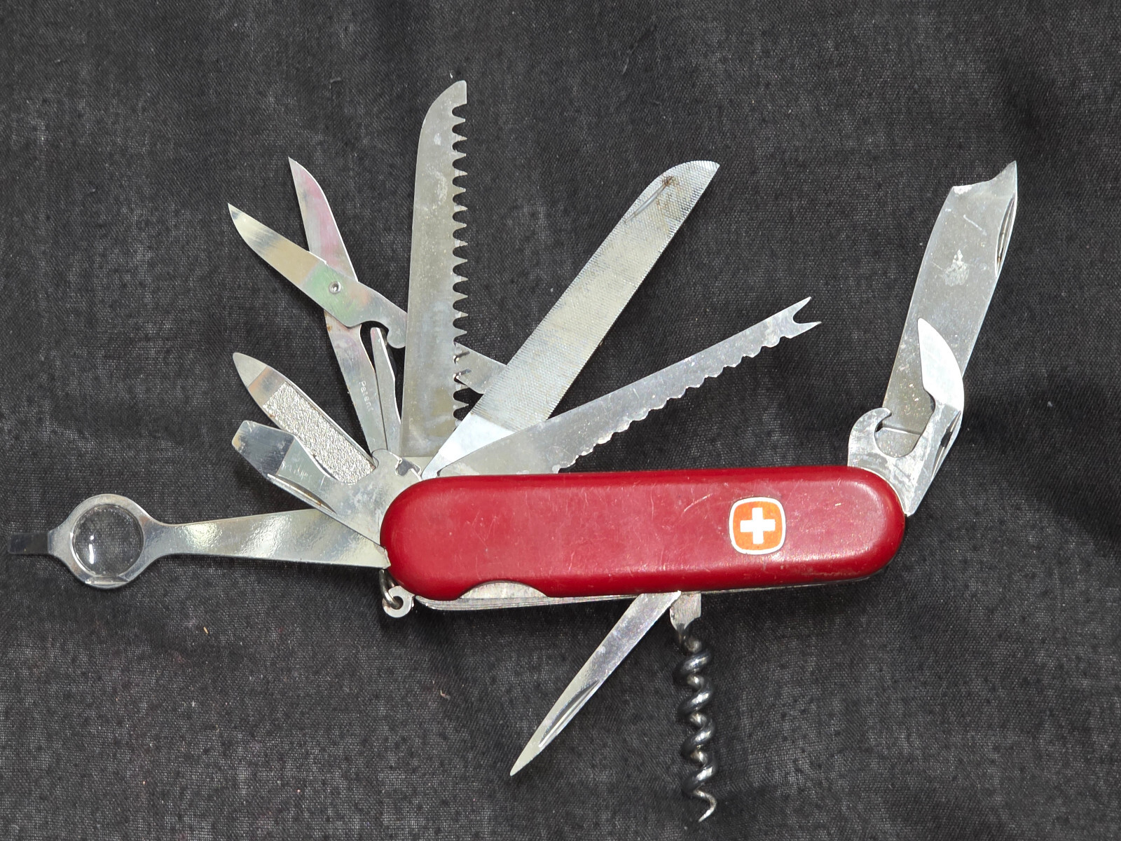 Victorinox Swiss Army Multi-Tool, Hiker Pocket Knife ( 11 FUNCTION )