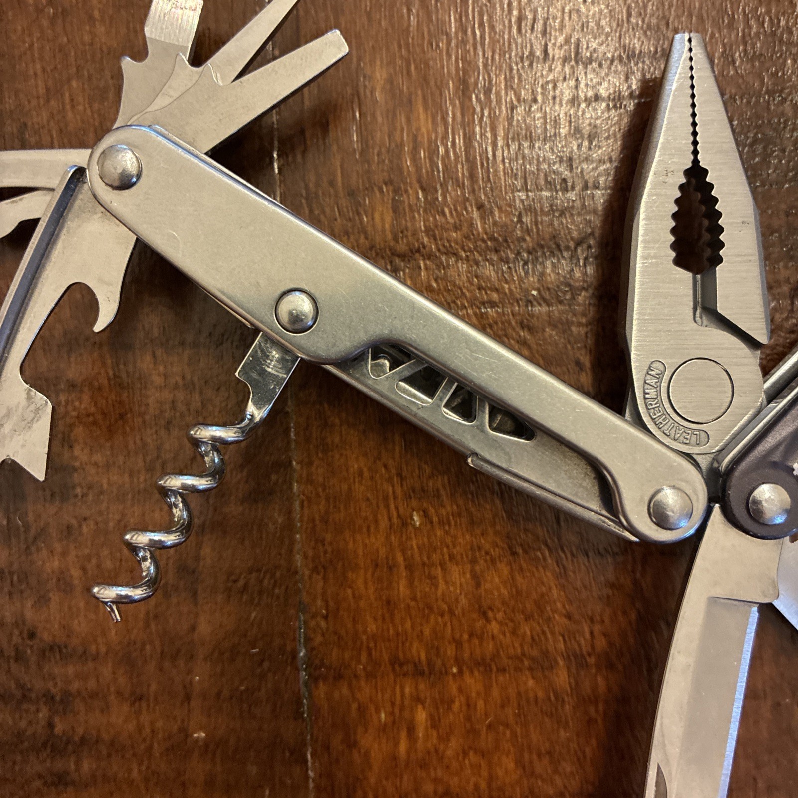 Leatherman Juice CS4 Multi Tool Discontinued Granite Gray Excellent – Read
