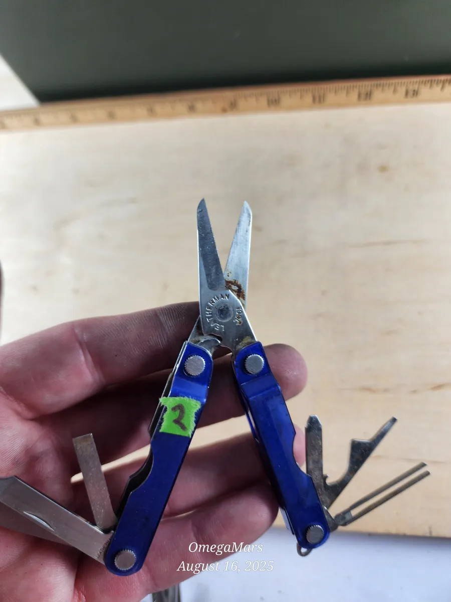 Leatherman Micra Plastic Blue #2 Light usage
