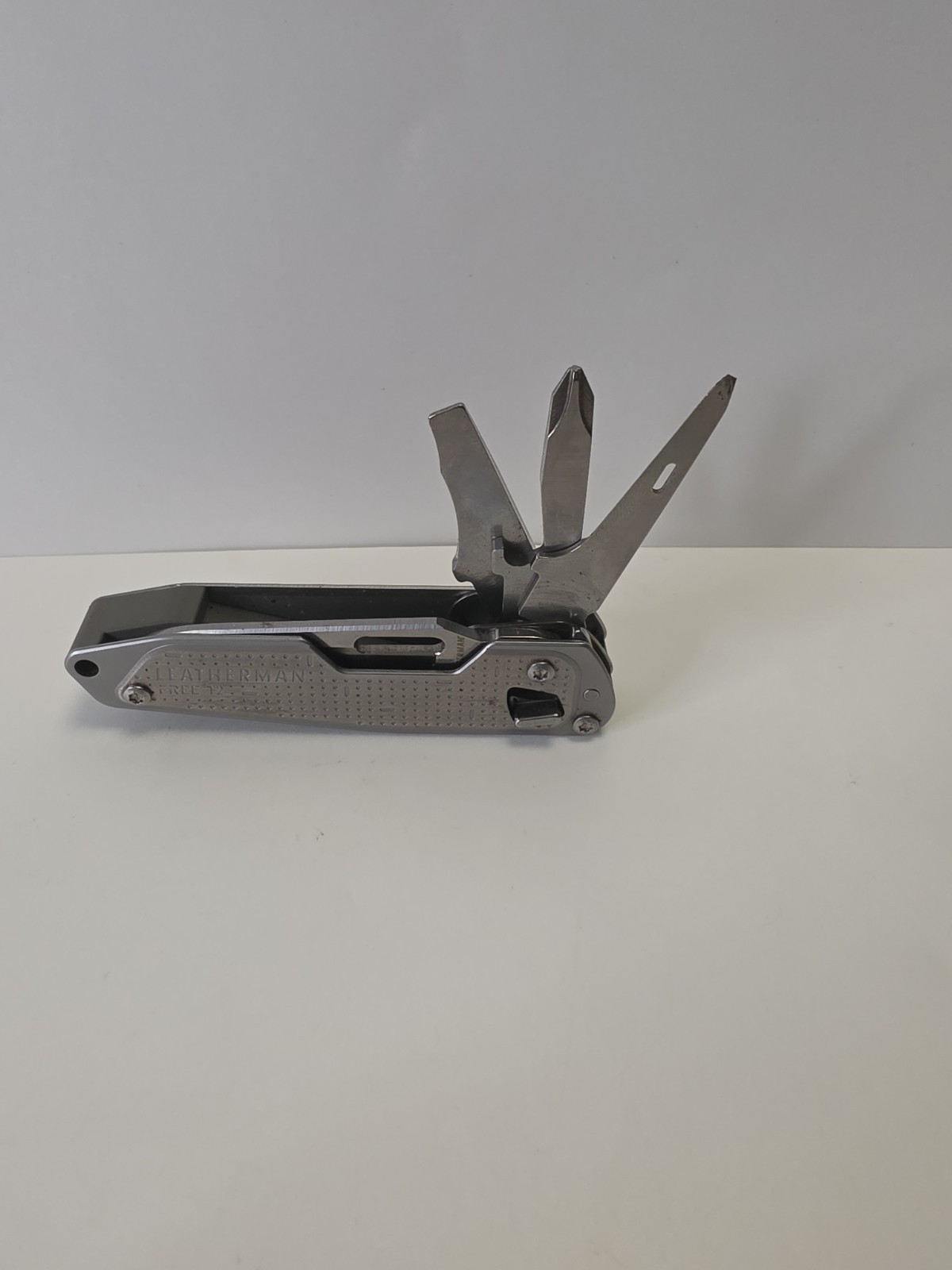 Leatherman FREE T2 Pocket Knife Multi-tool